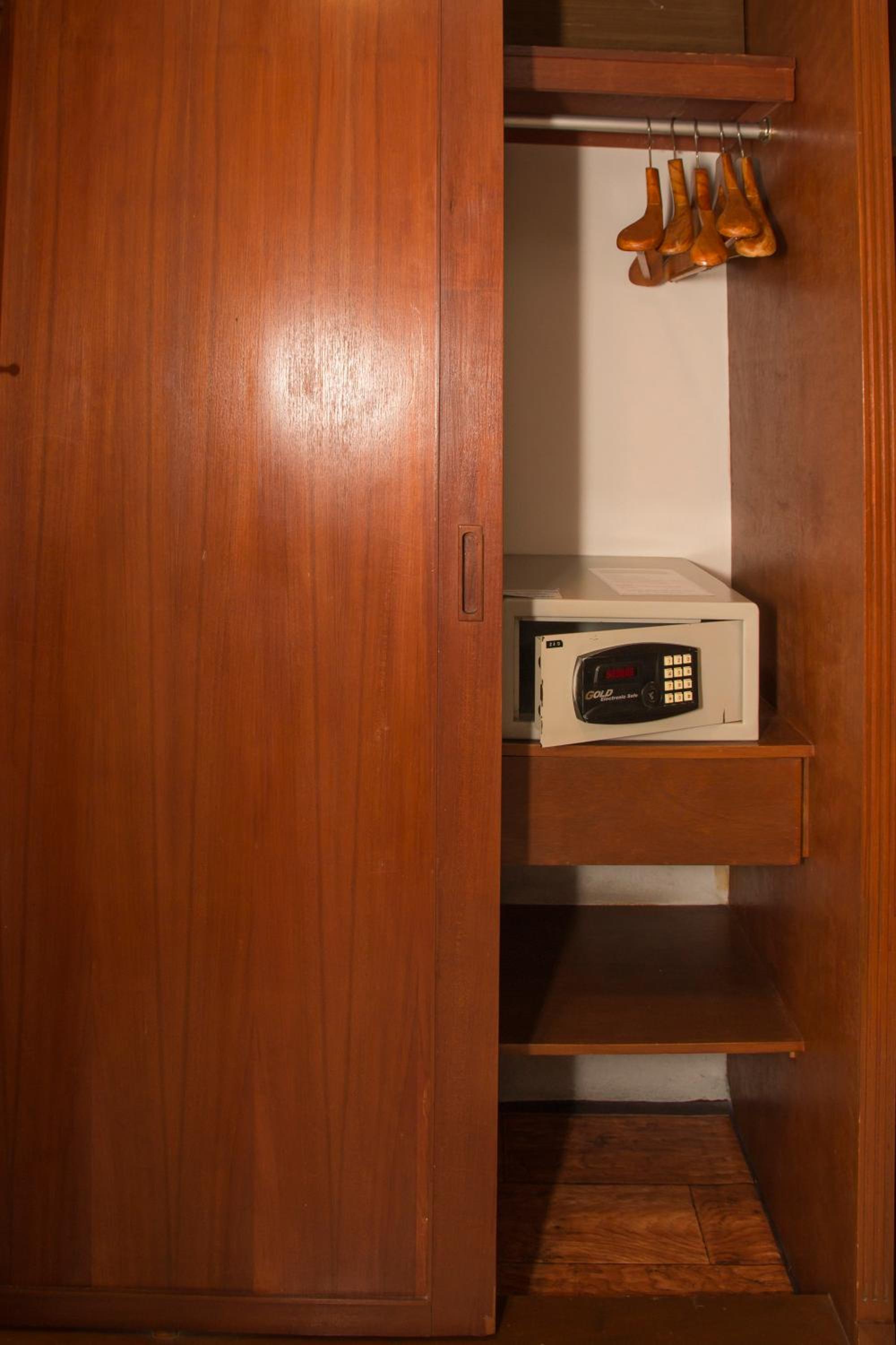 Deluxe Double Room - Photo 19