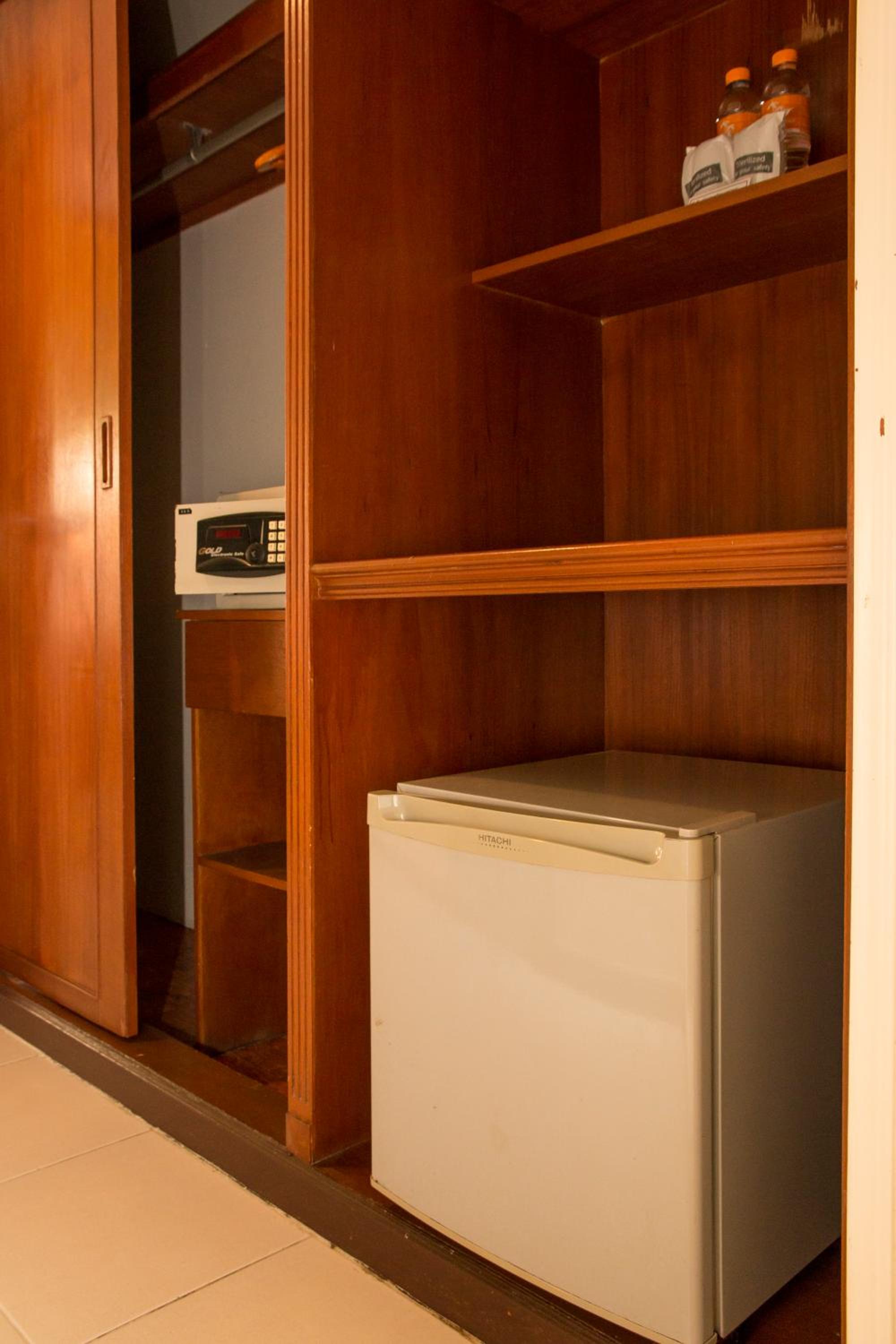 Deluxe Double Room - Photo 11