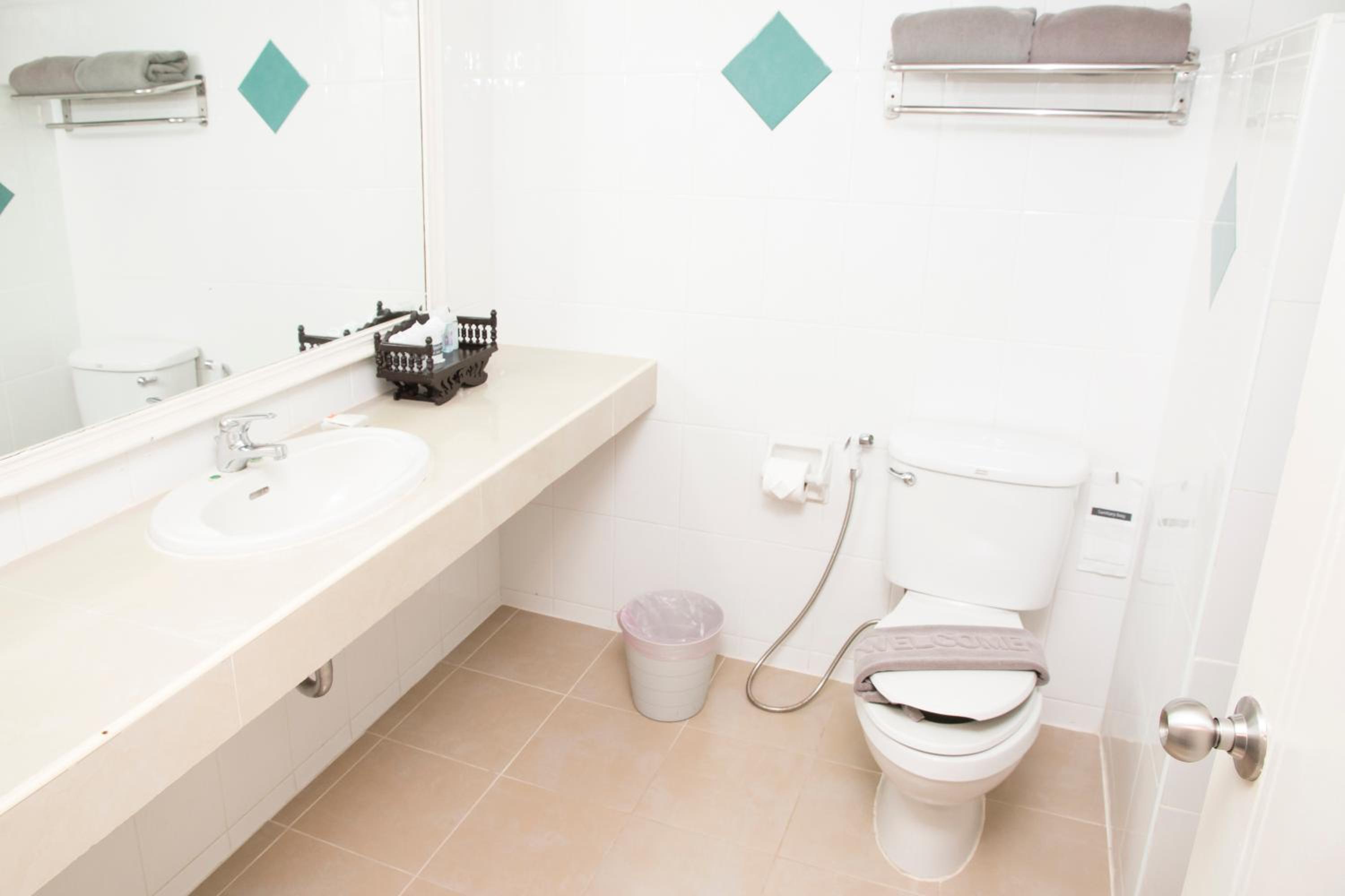 Deluxe Double Room - Photo 9