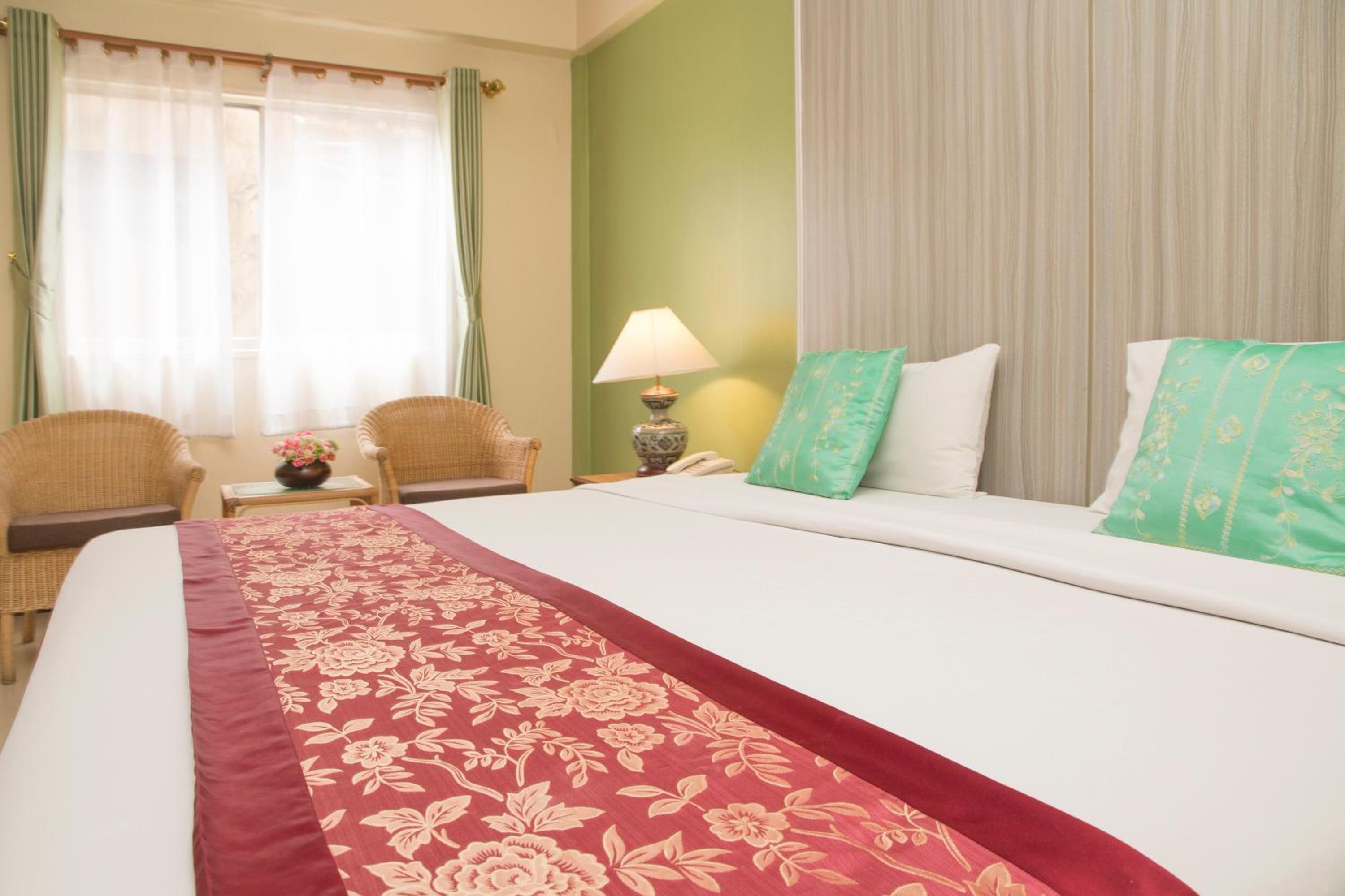 Deluxe Double Room - Photo 8
