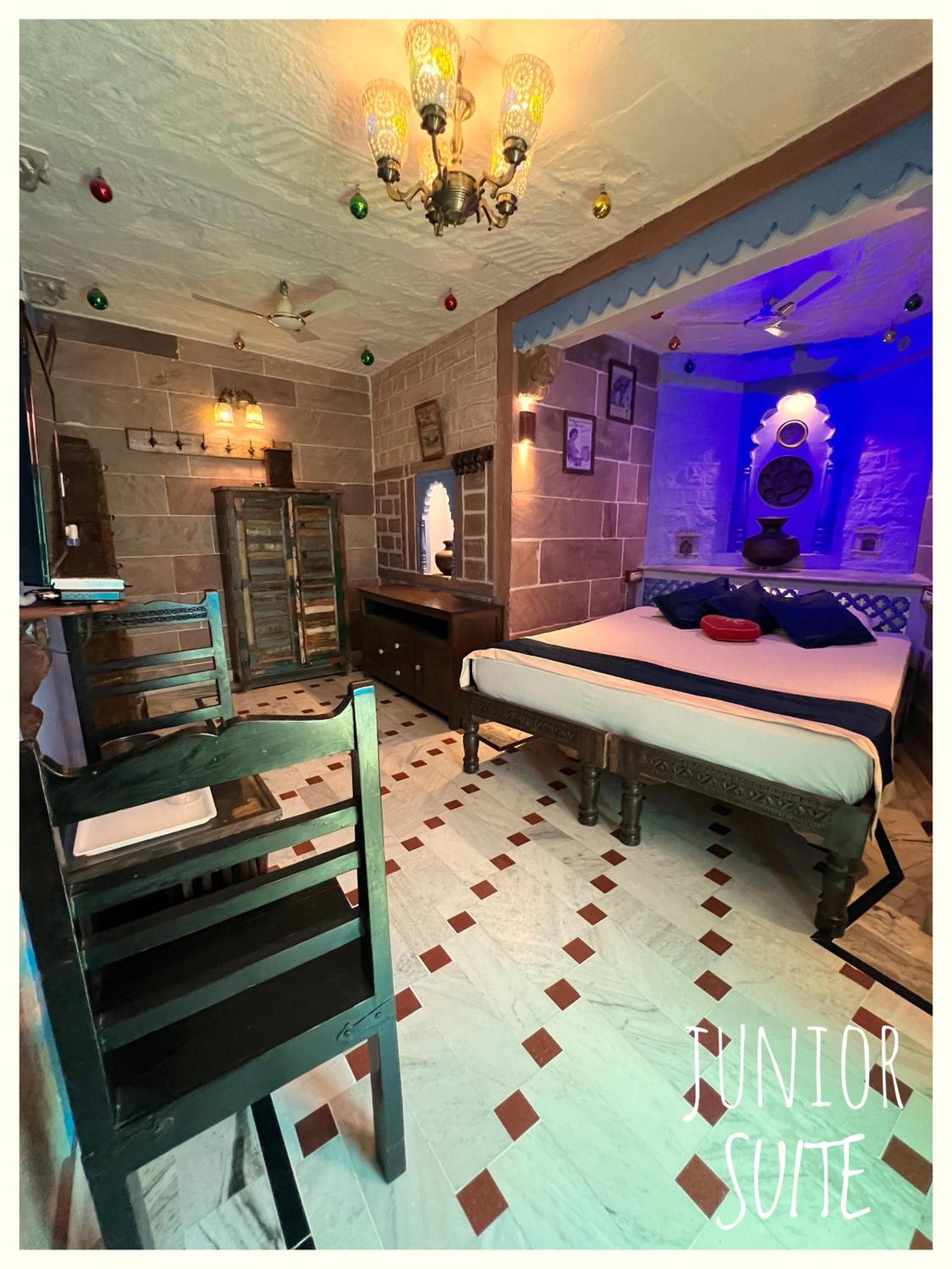 Junior Suite with Balcony - Photo 1