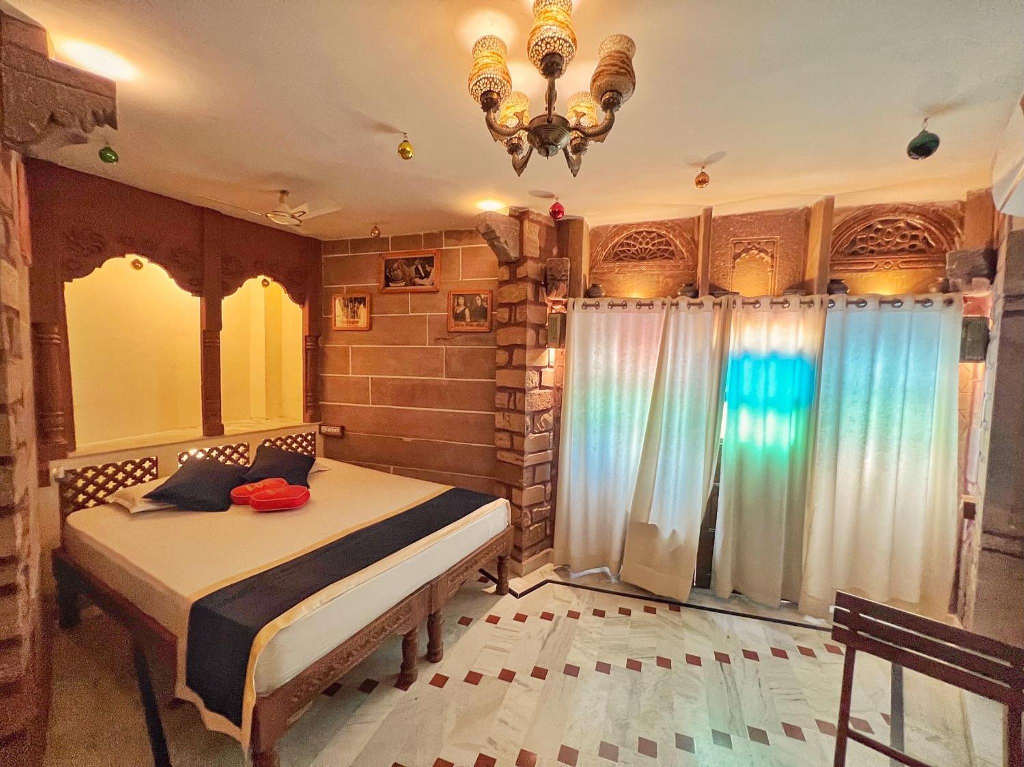 Junior Suite with Balcony - Photo 10