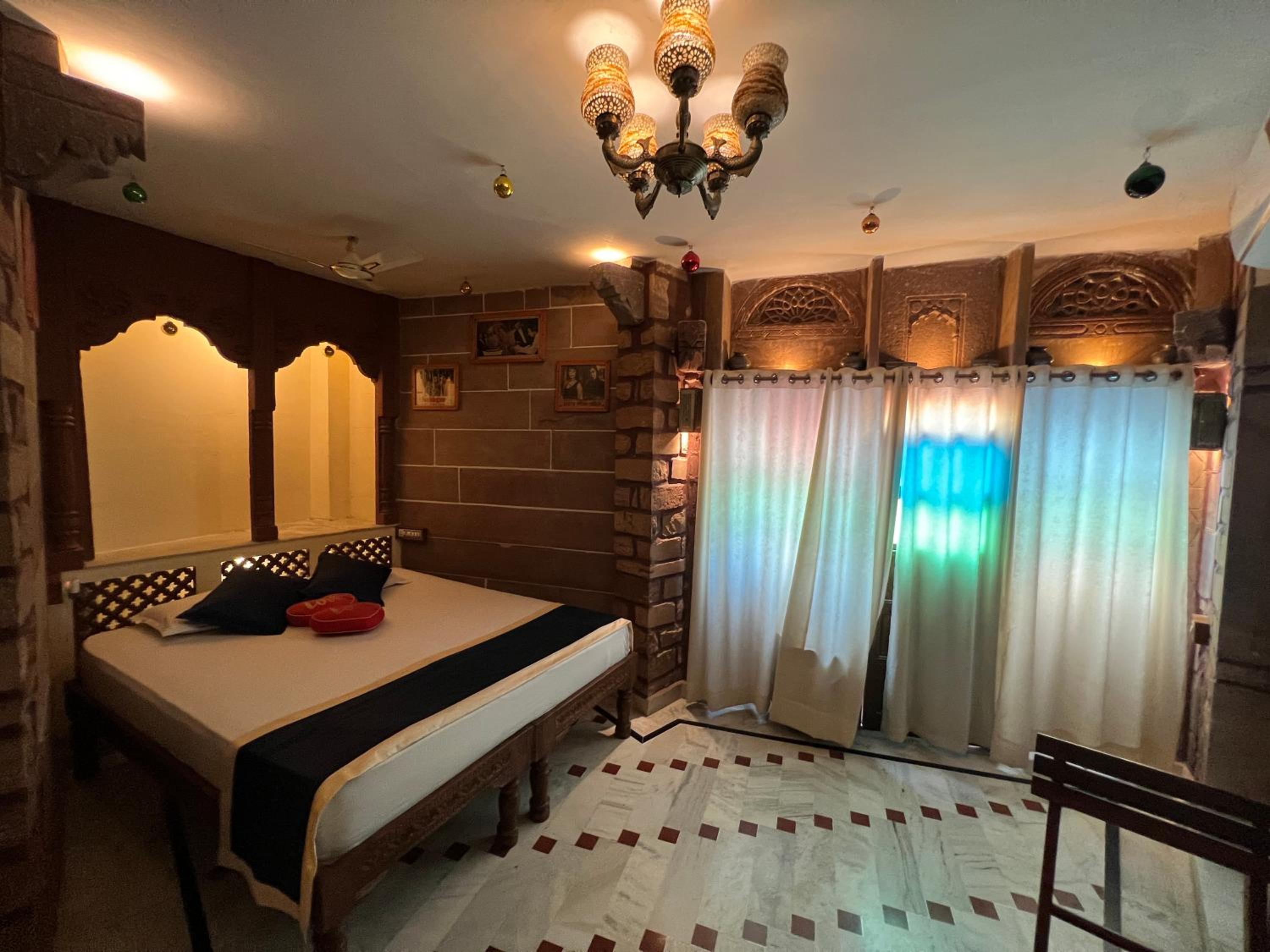 Junior Suite with Balcony - Photo 9