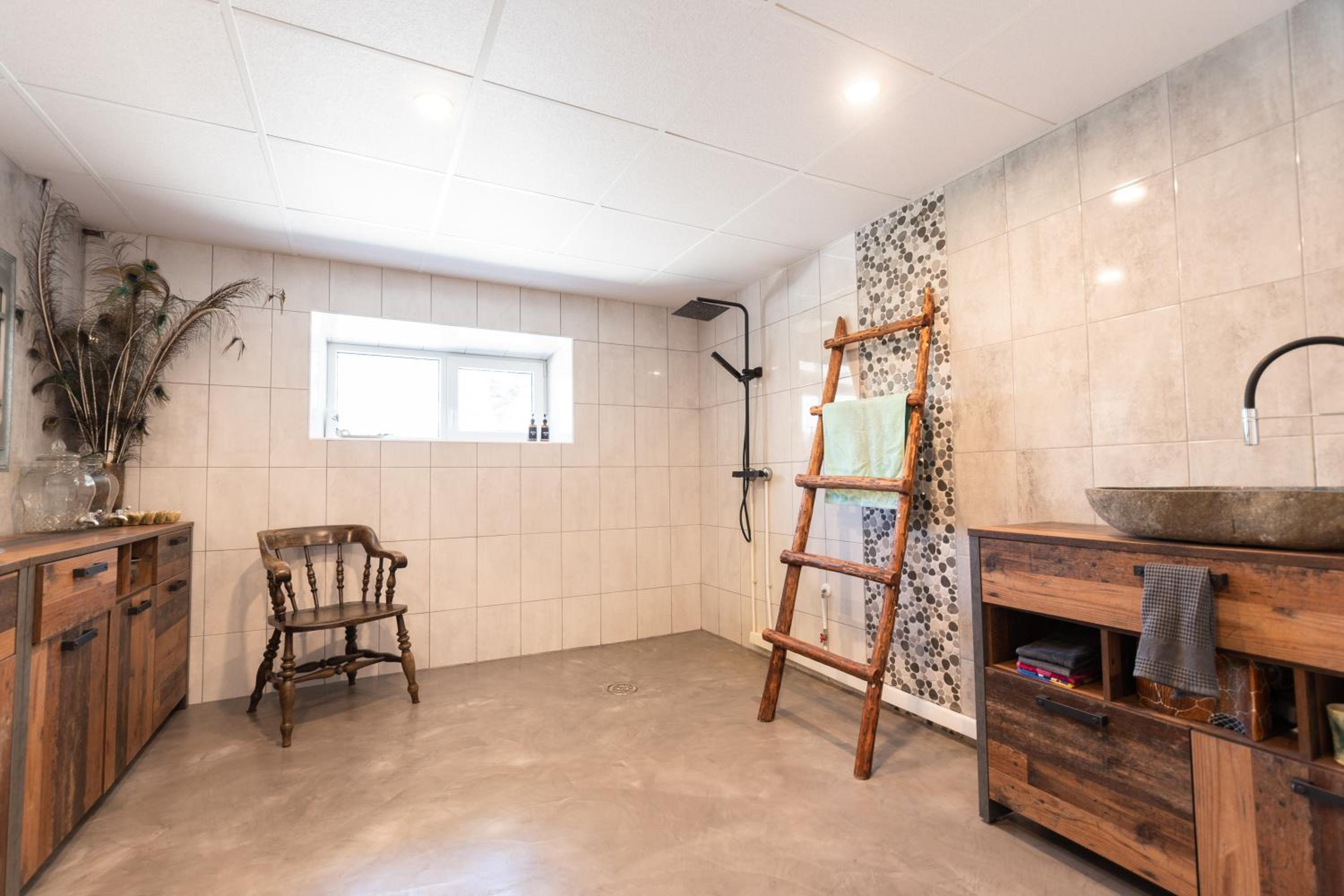 Four-Bedroom House - Photo 11