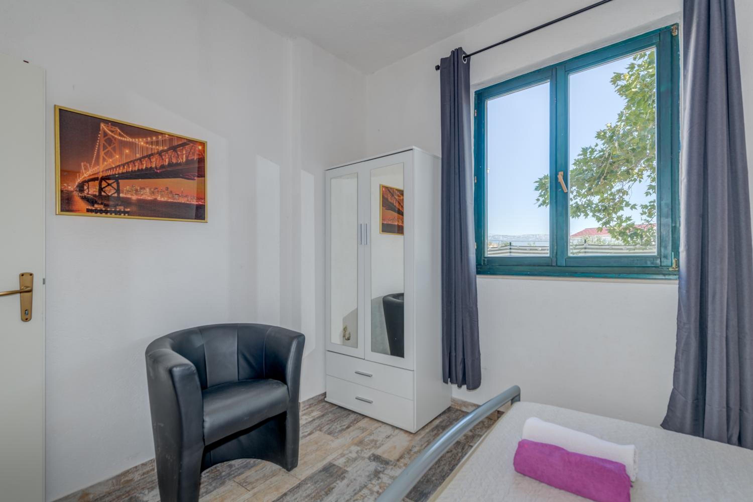 Apartment With Garden View