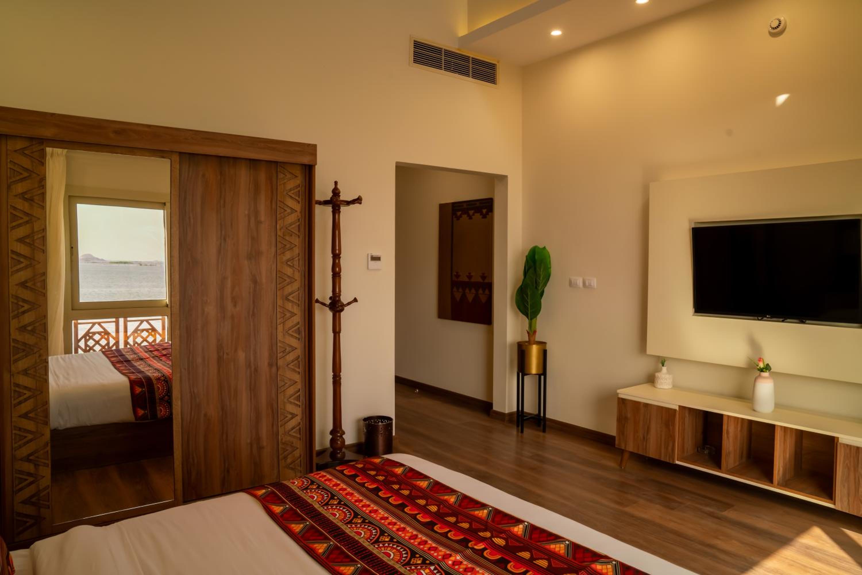 Standard Double Room with Garden View - Photo 3