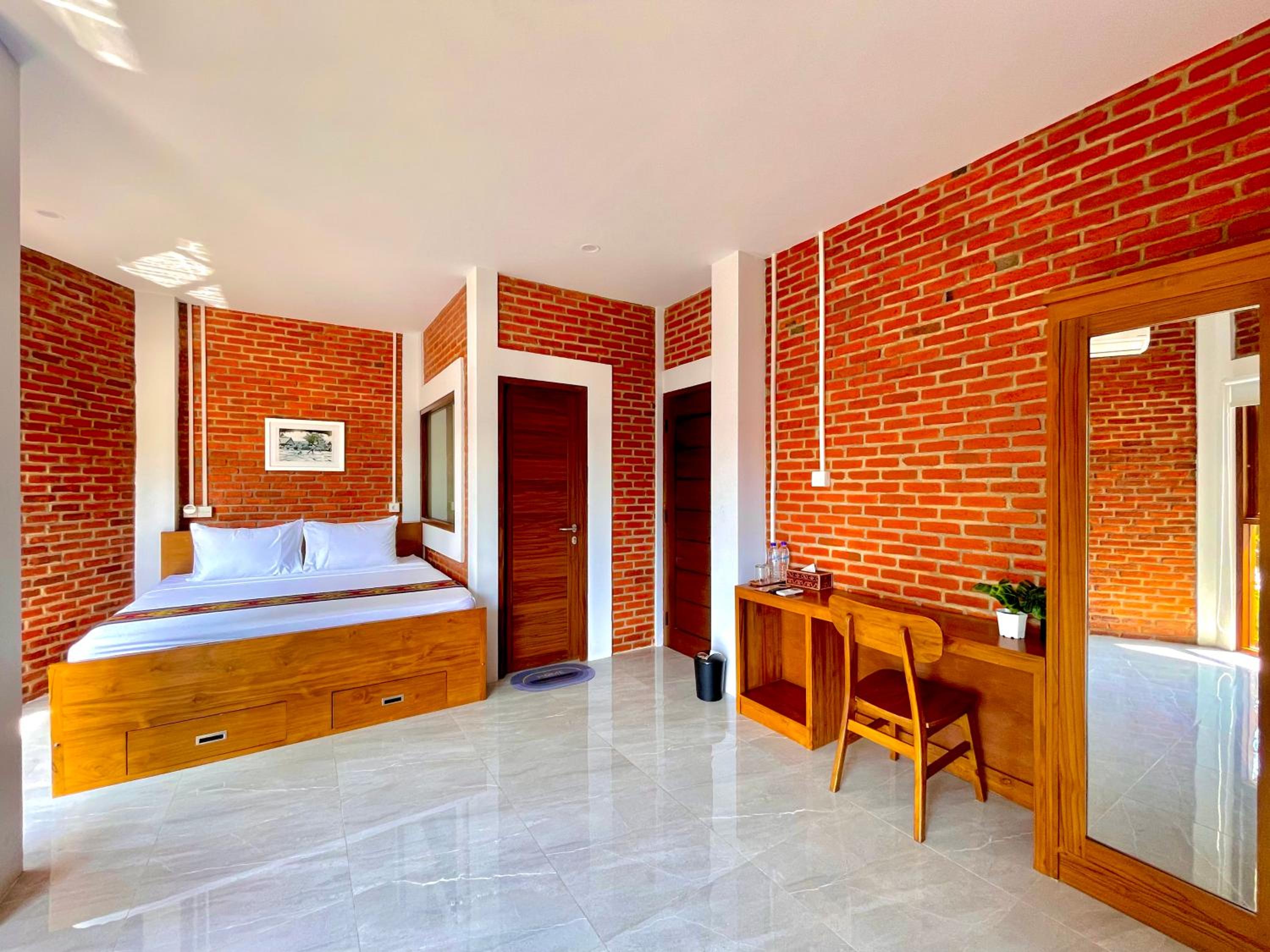 Deluxe Double Room with Balcony photo 1