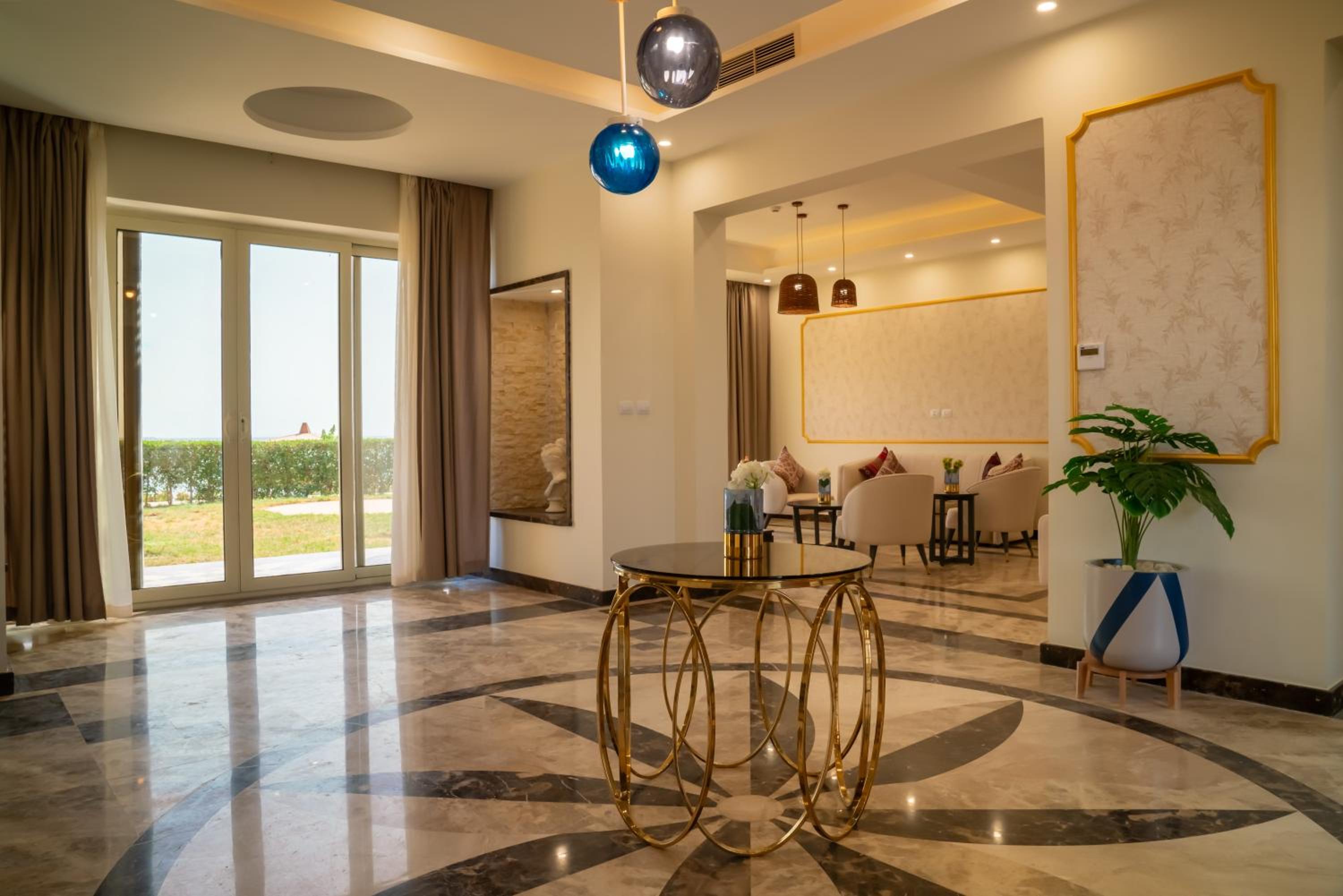 Luxury Suite with panoramic Front Lake View - Photo 6