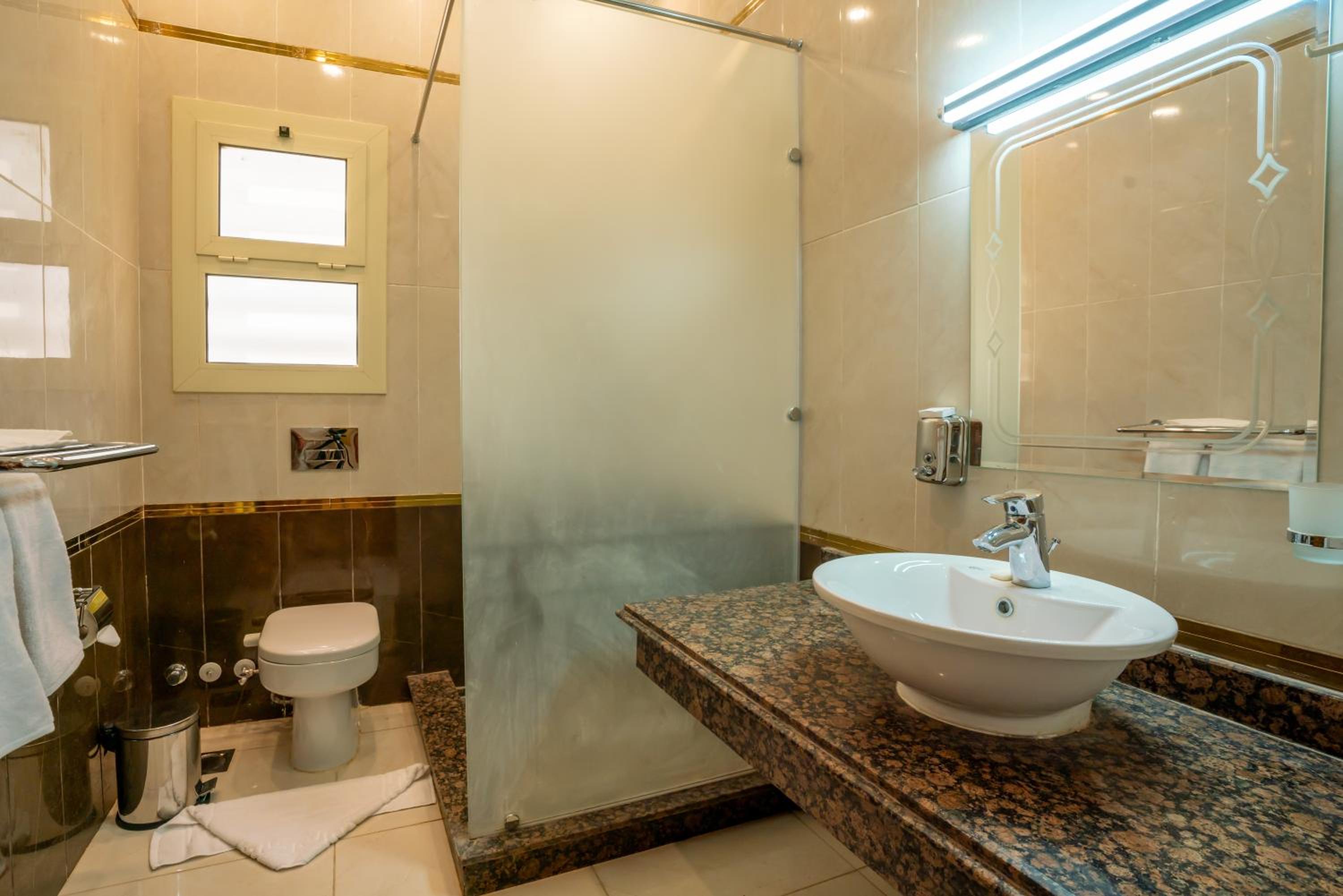 Luxury Suite with panoramic Front Lake View - Photo 12