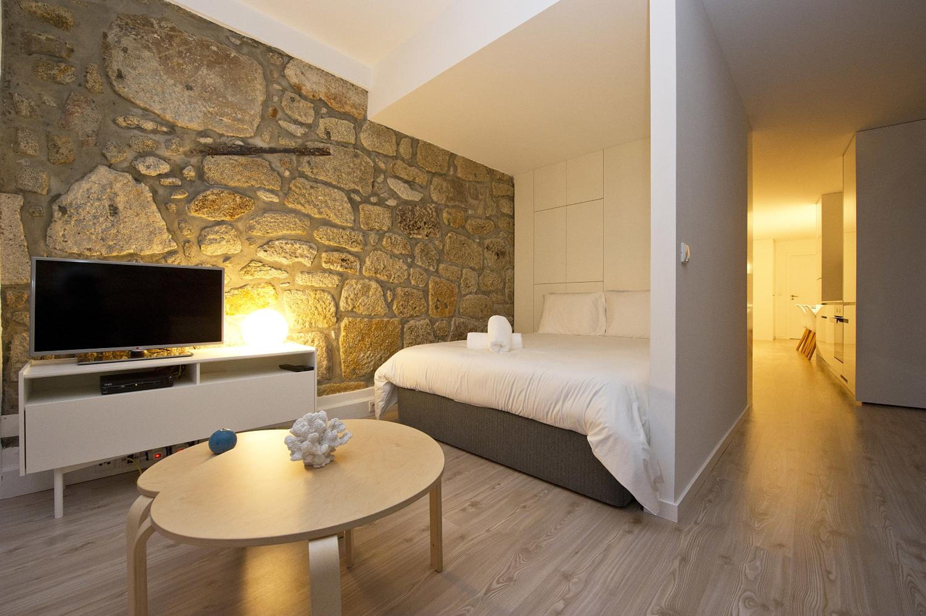 Studio Apartment - Photo 1