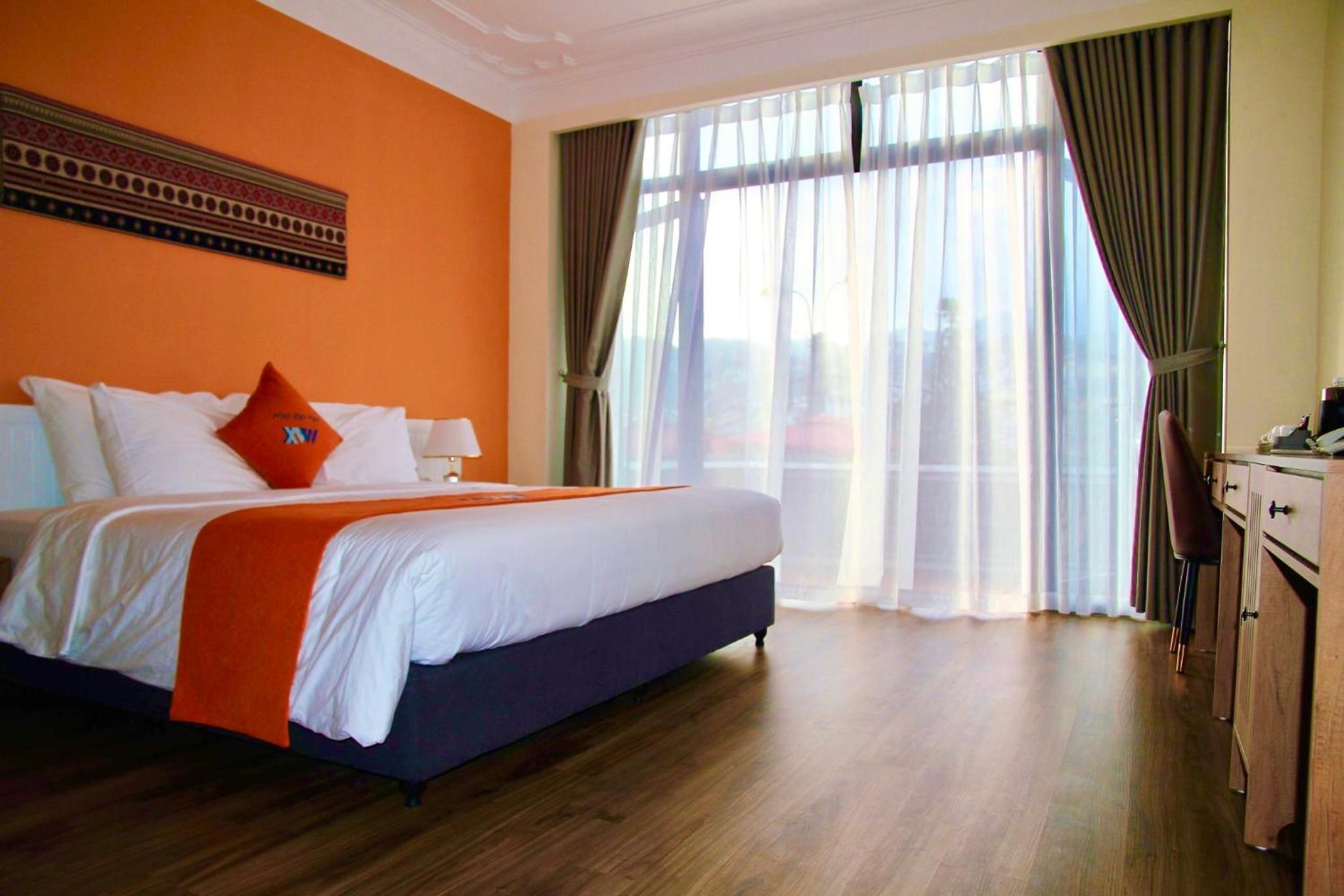 Double Room with Lake View - Photo 5