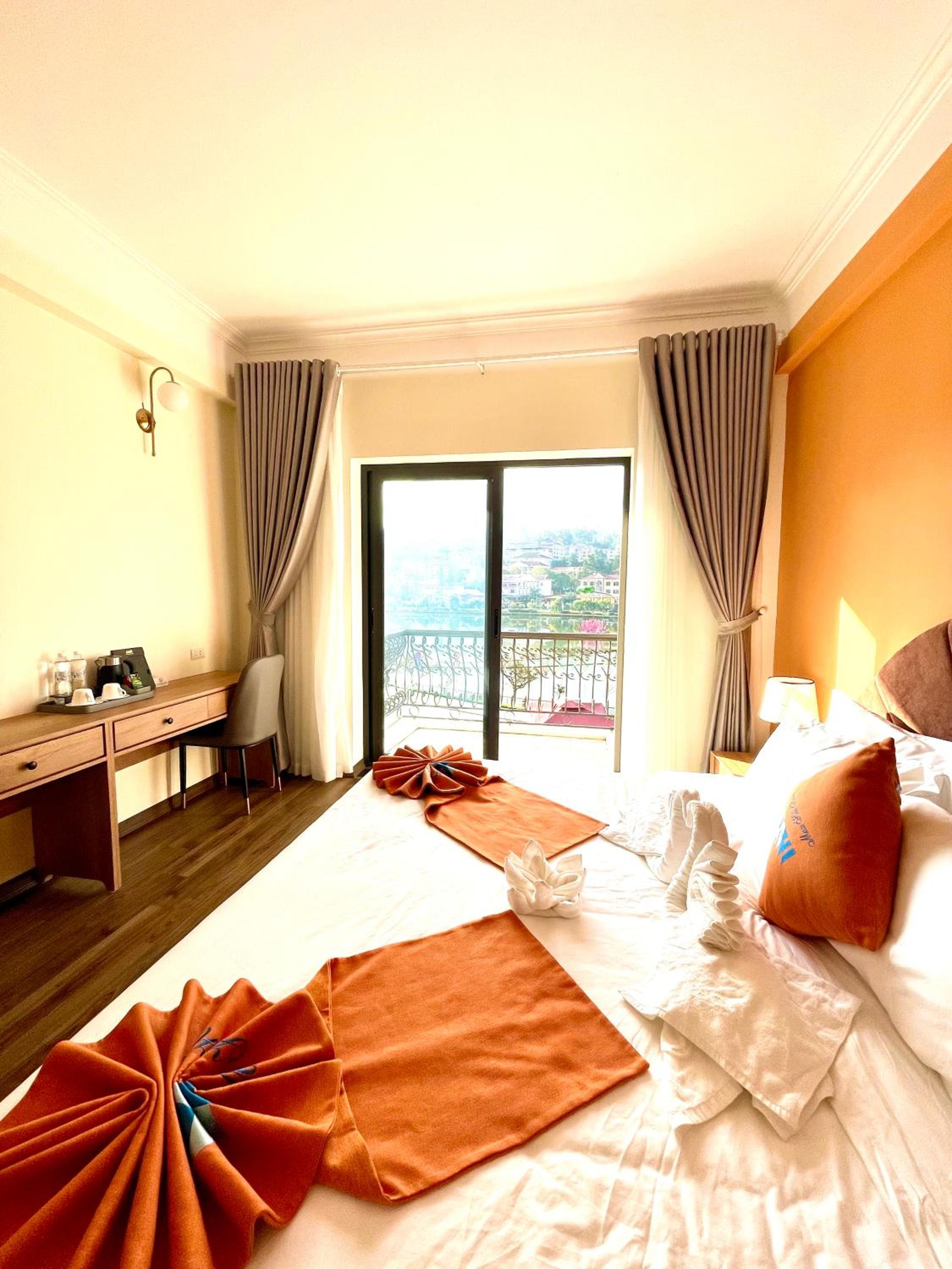 Double Room with Lake View - Photo 21