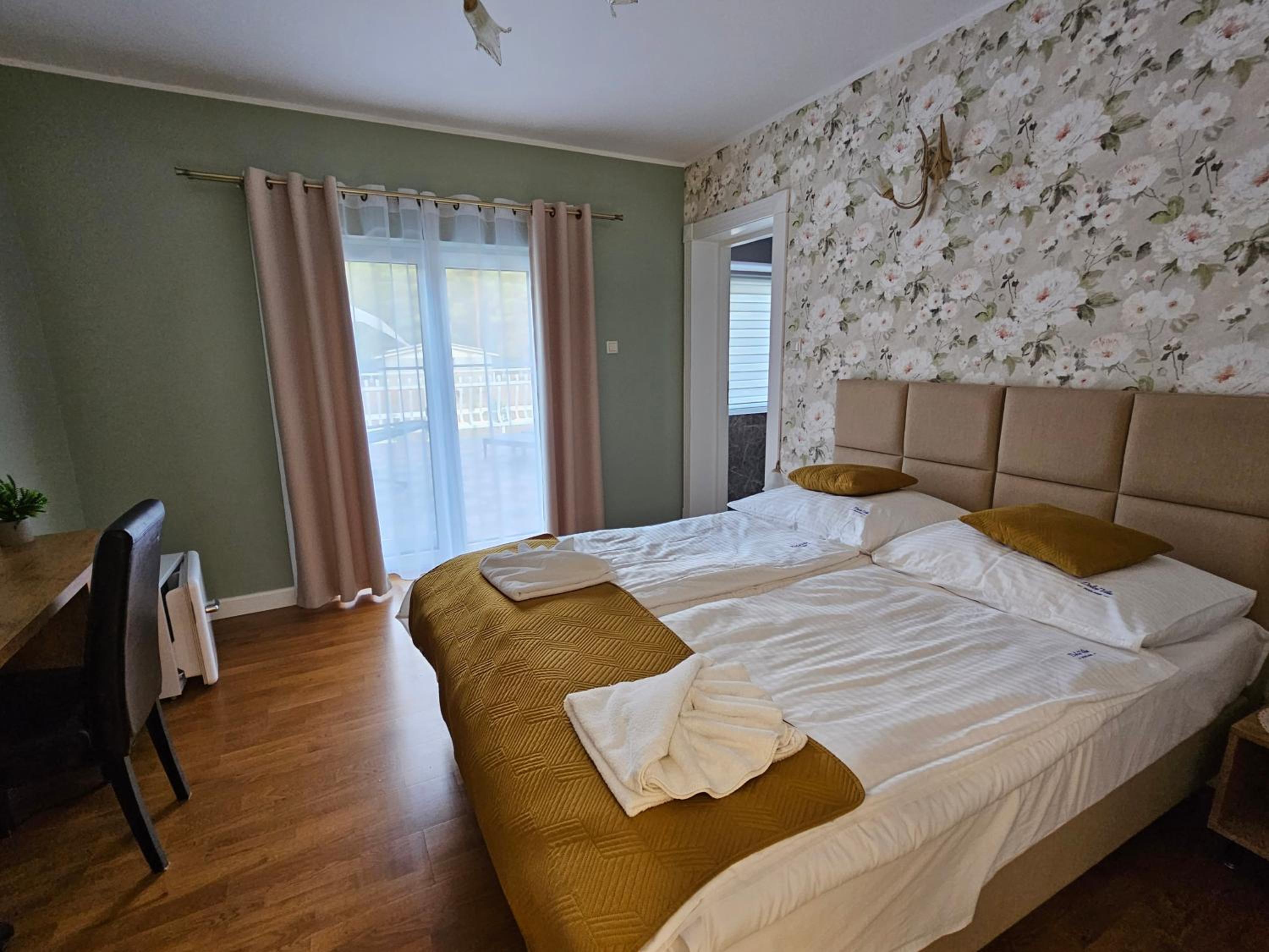 Double or Twin Room with Terrace