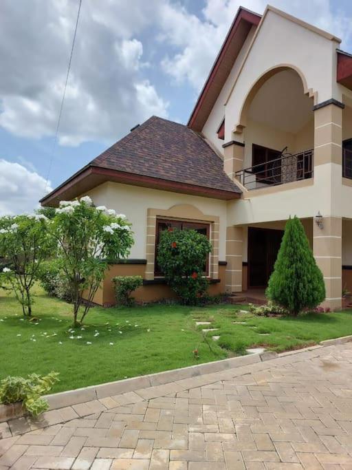 Three-Bedroom Villa photo 1