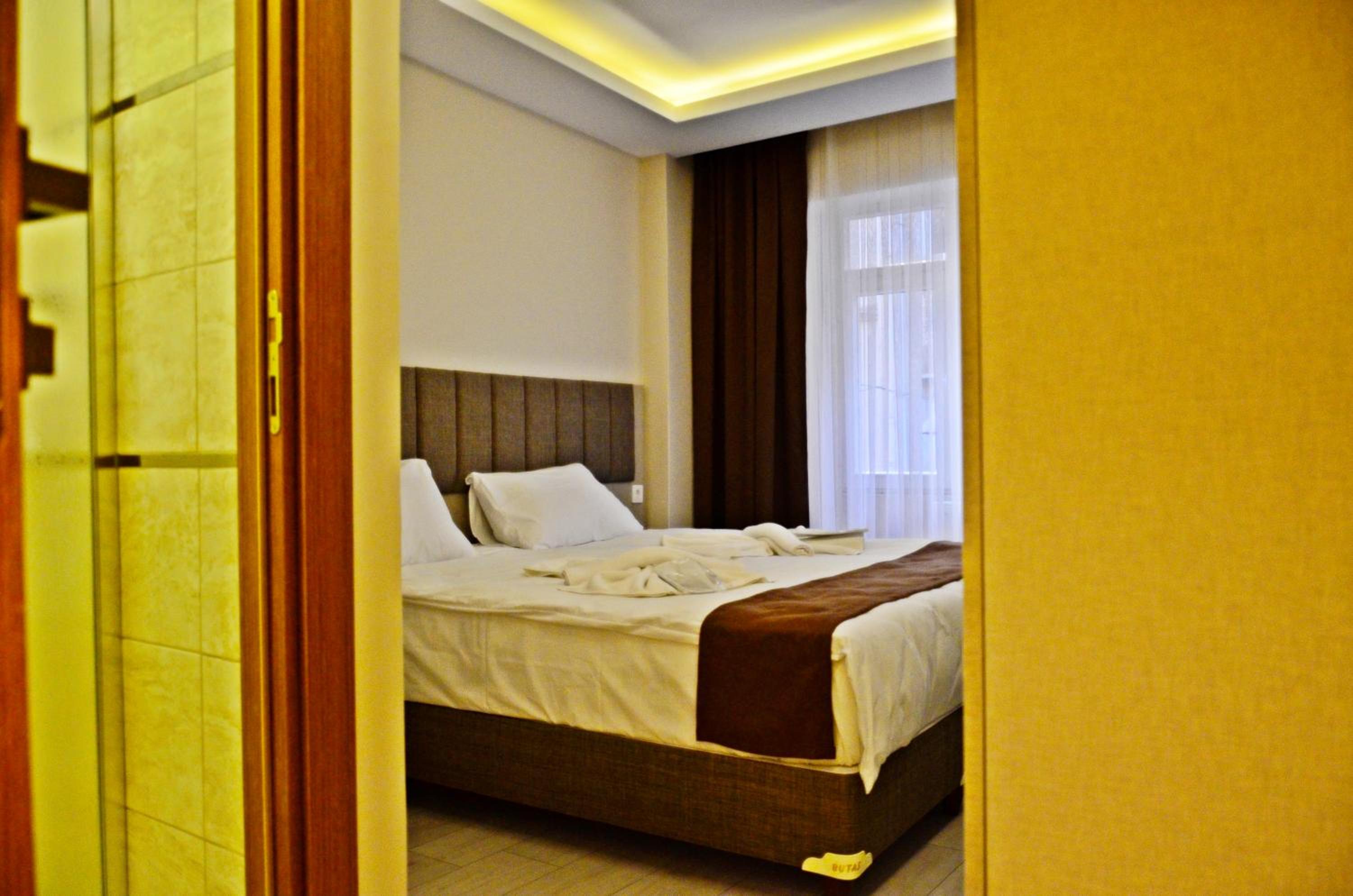 Standard Double or Twin Room photo 1