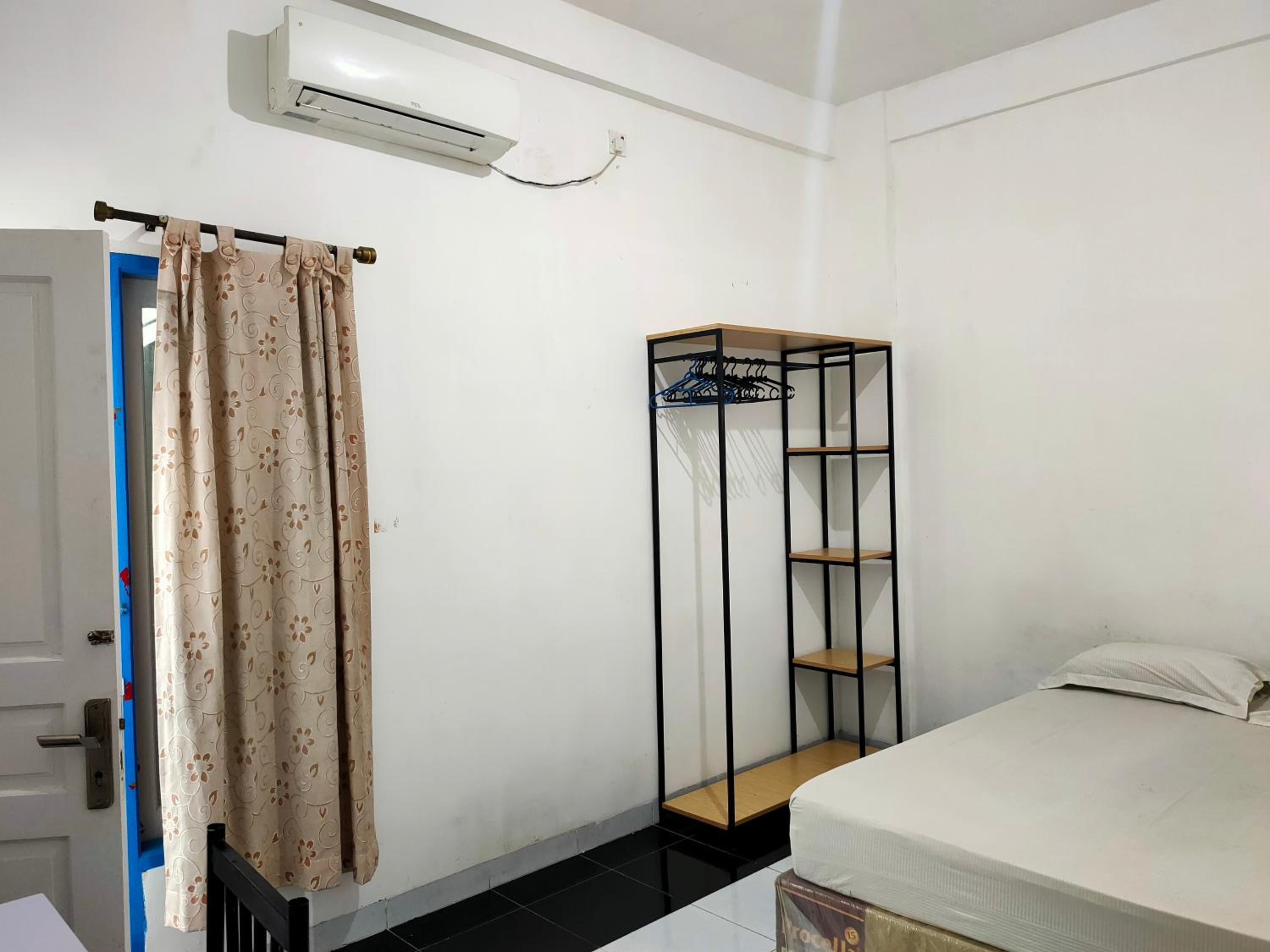 Standard King Room photo 3