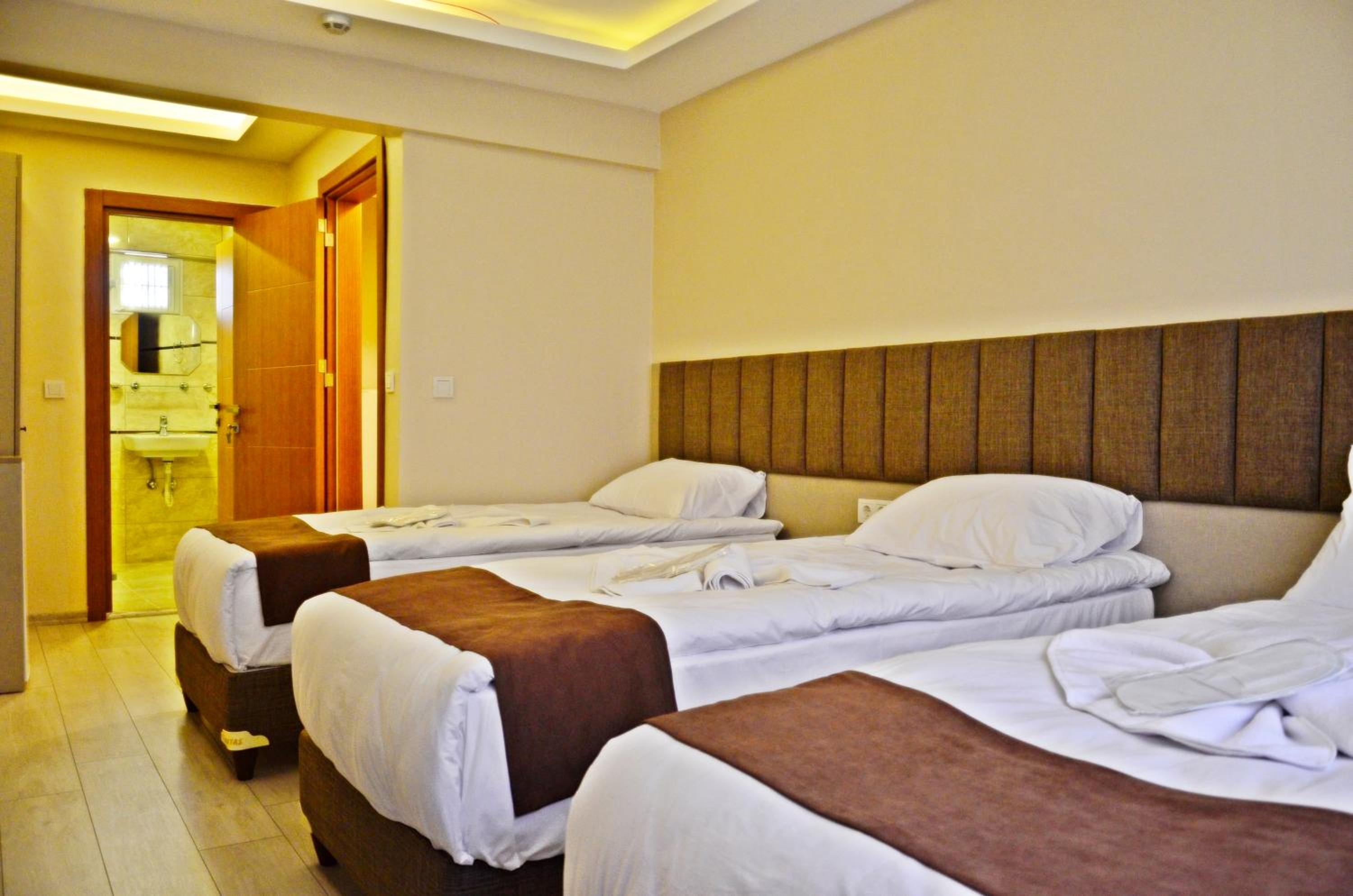 Standard Triple Room photo 2