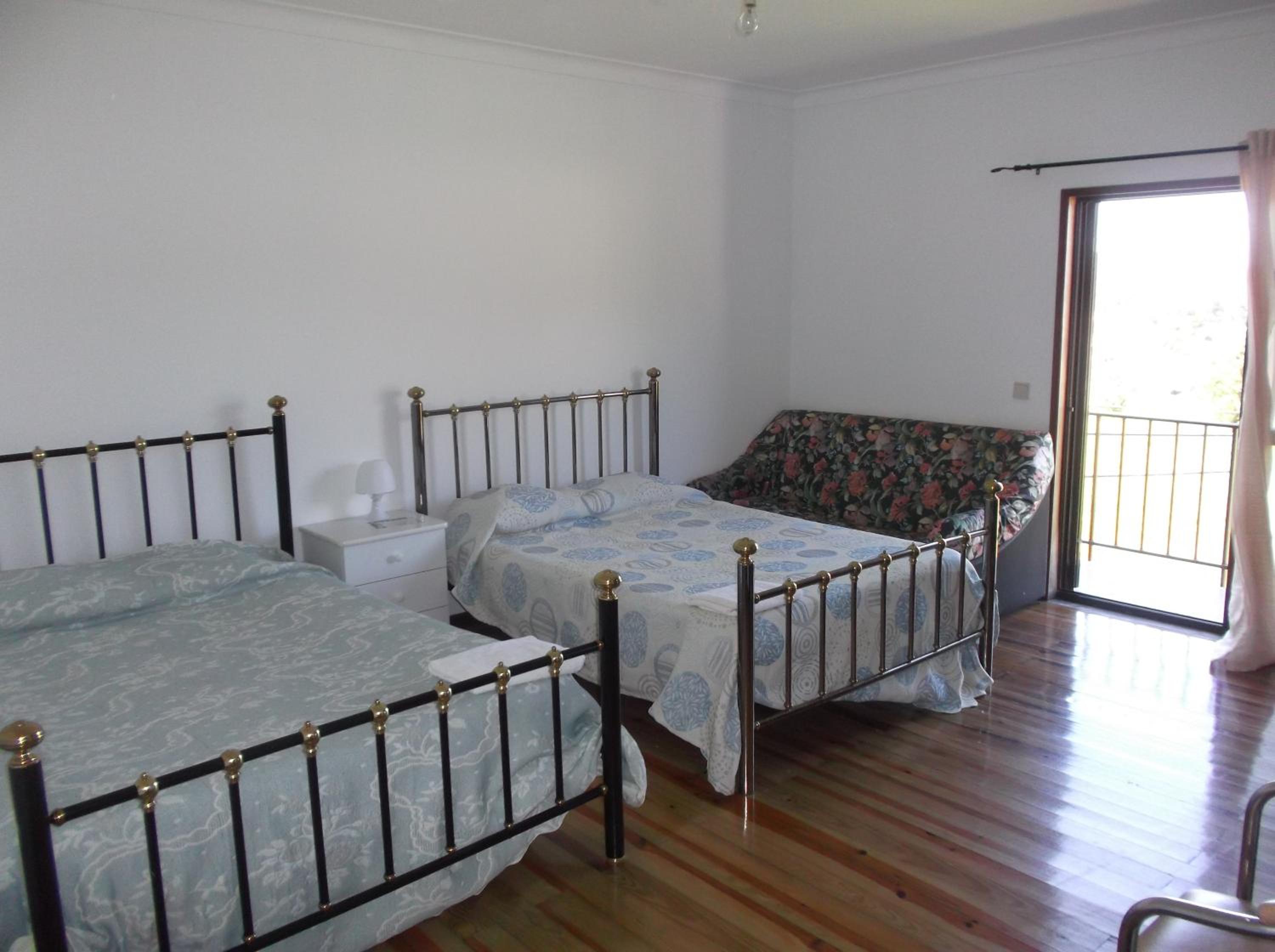 Deluxe Double Room with Bath - Photo 3