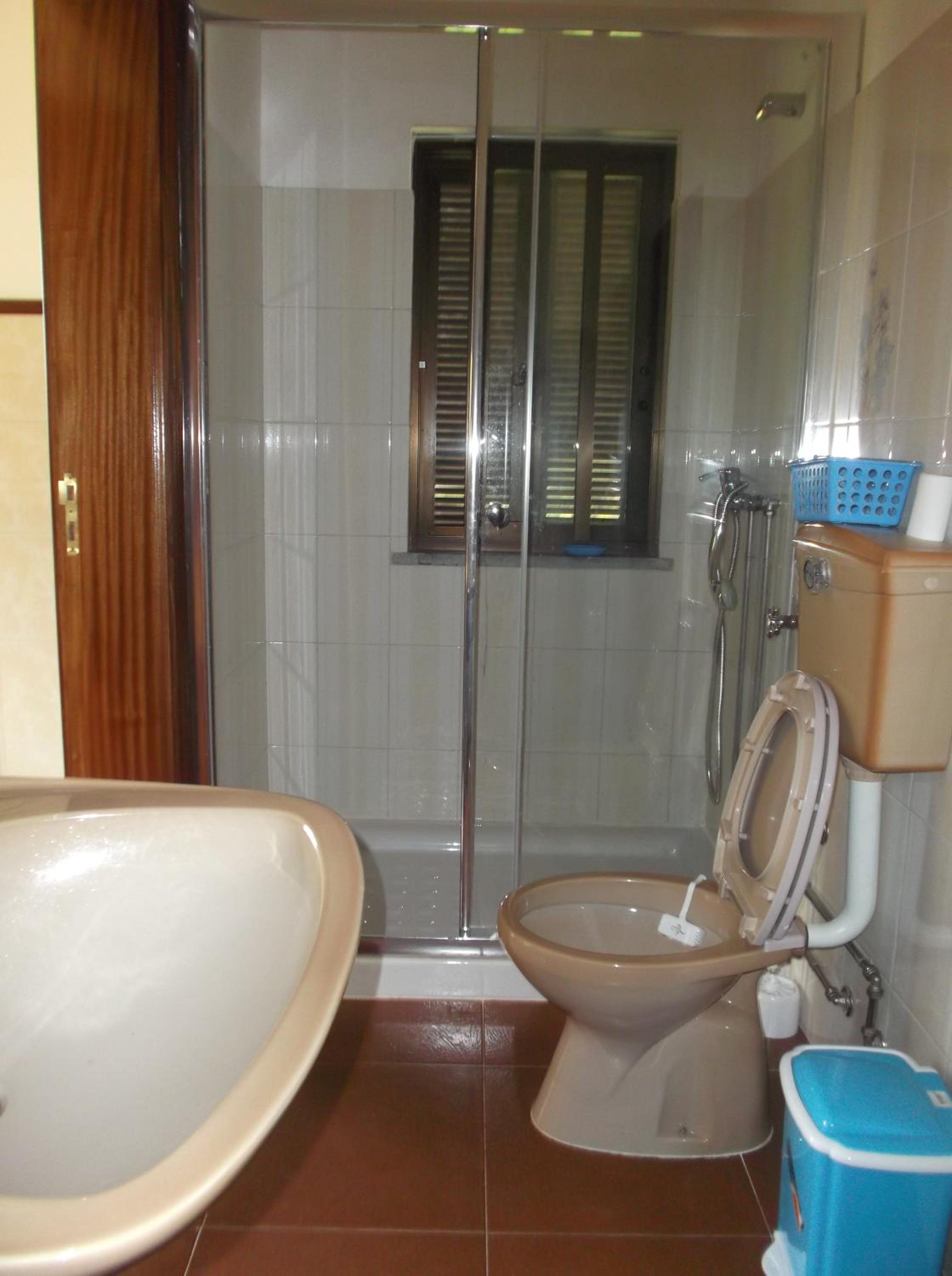 Family Room with Private Bathroom - Photo 2