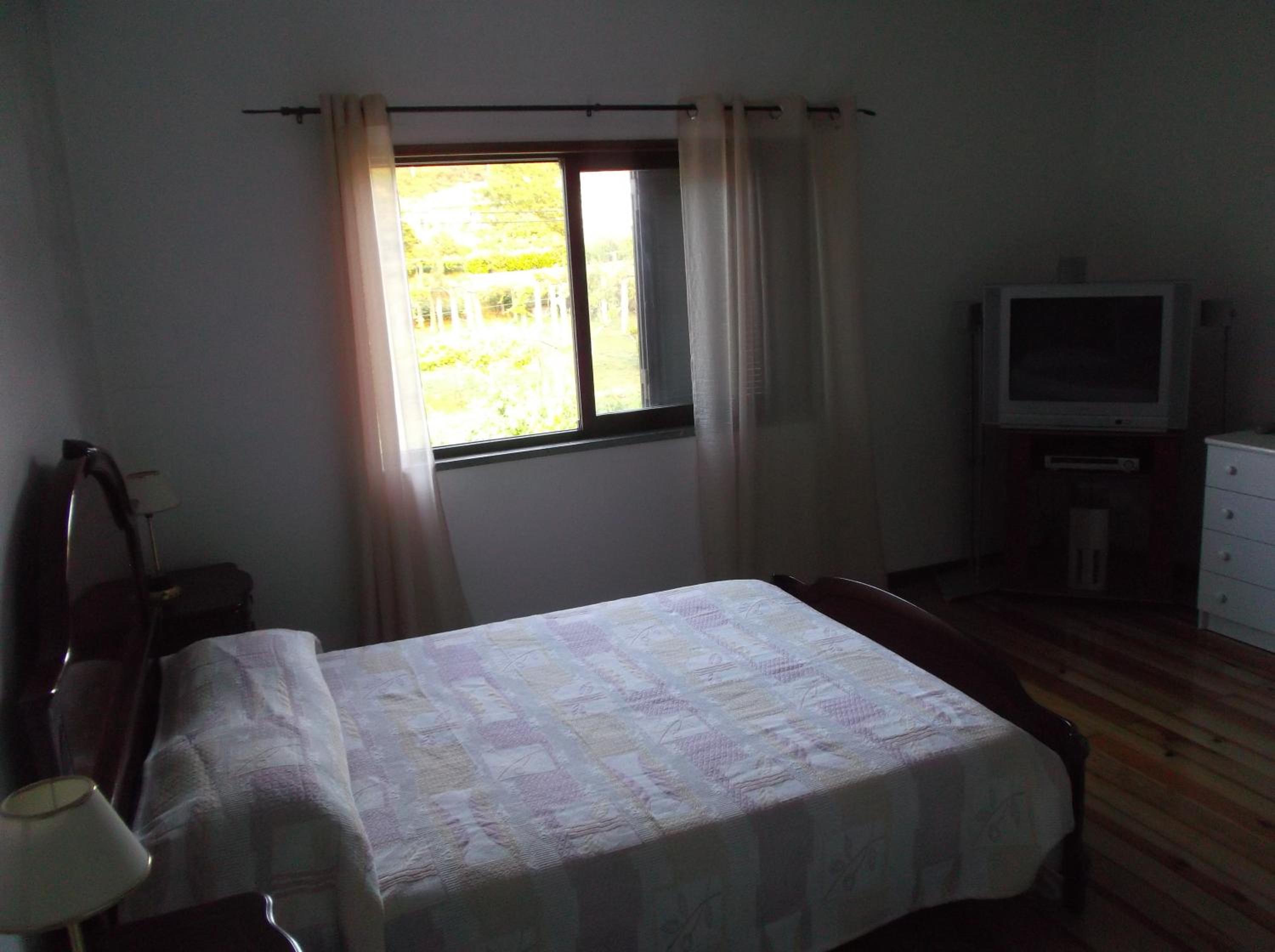 Deluxe Double Room (1 adult + 2 children) - Photo 4