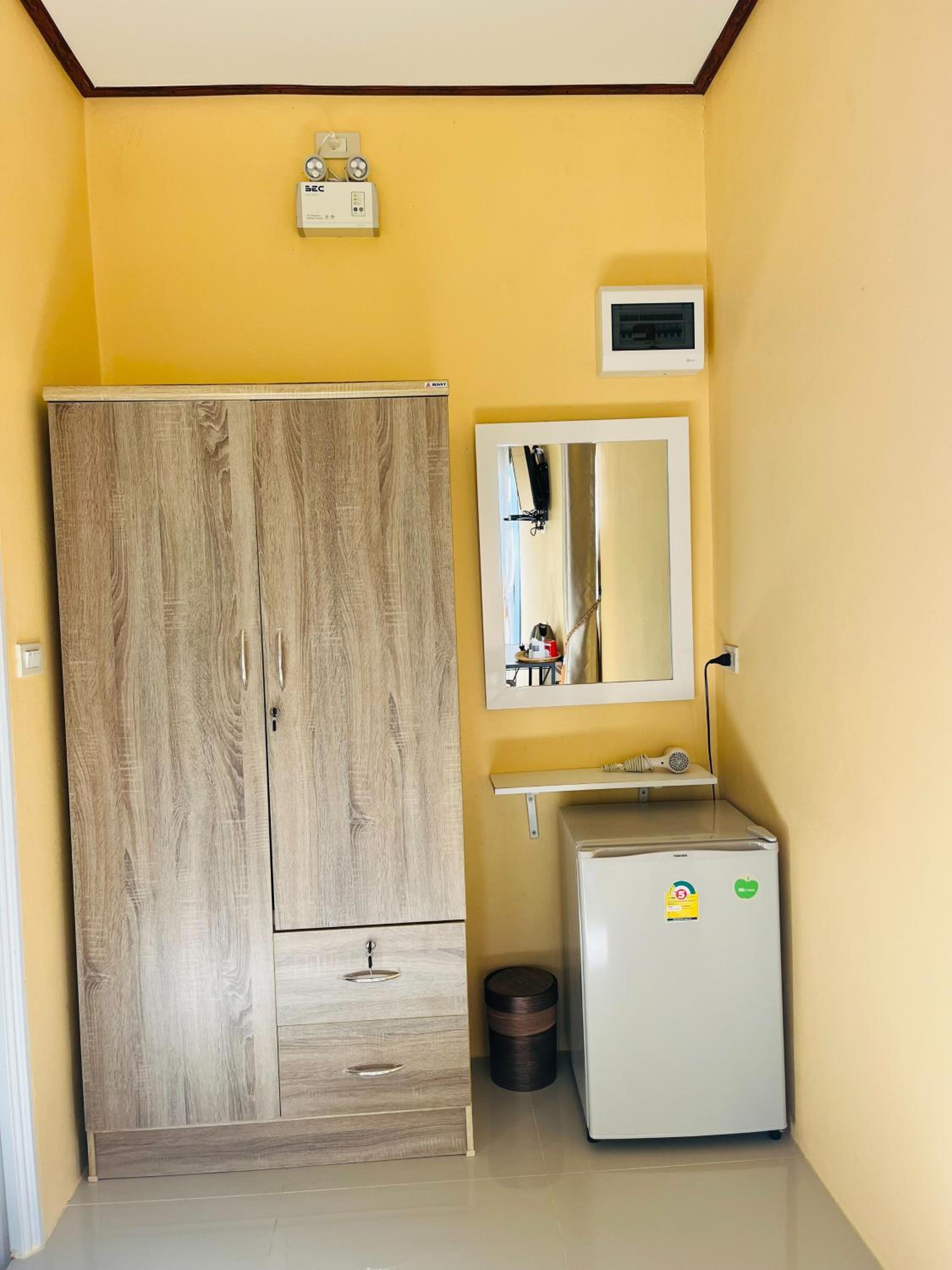 Standard Twin Room - Photo 5