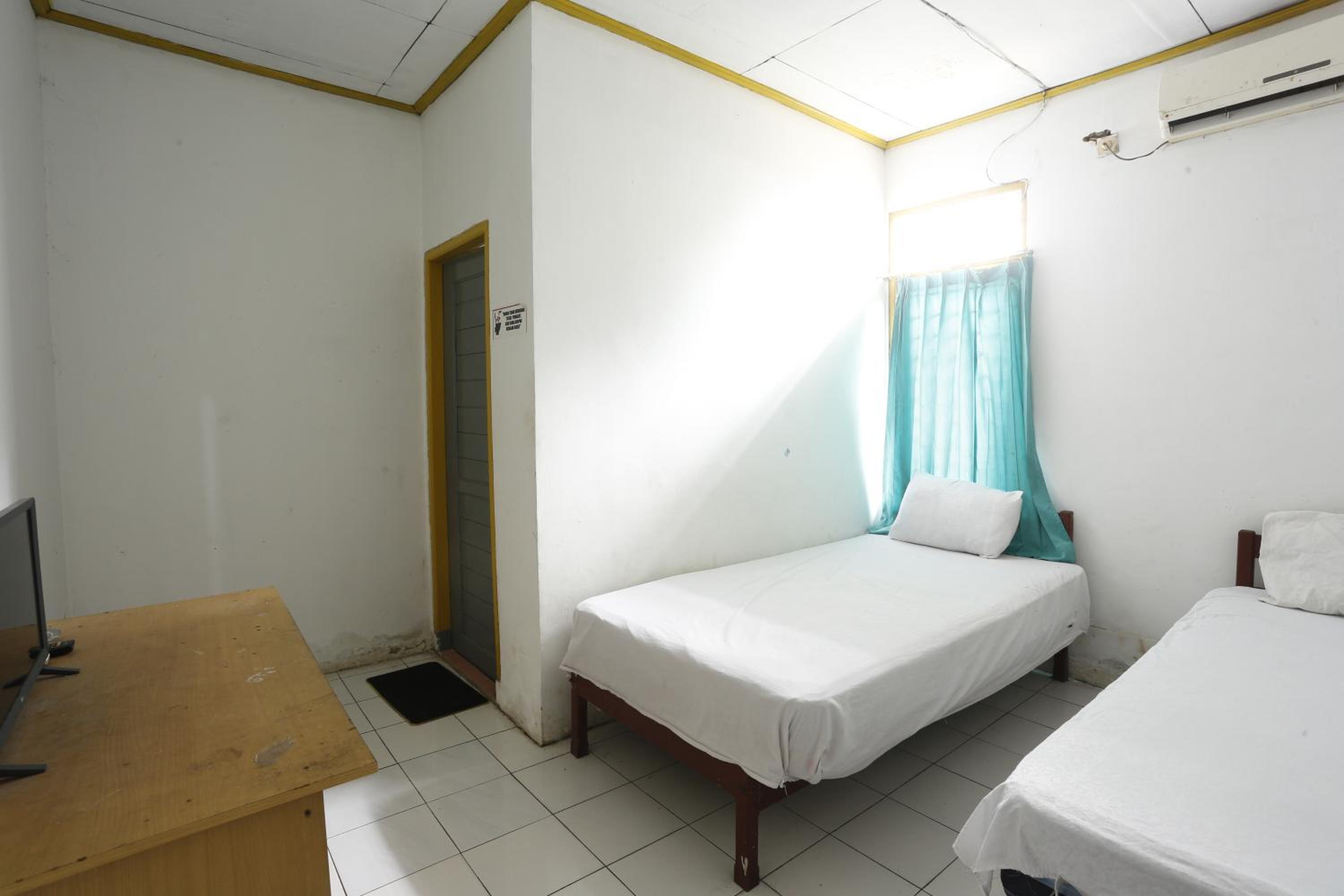 Standard Twin Room - Photo 9