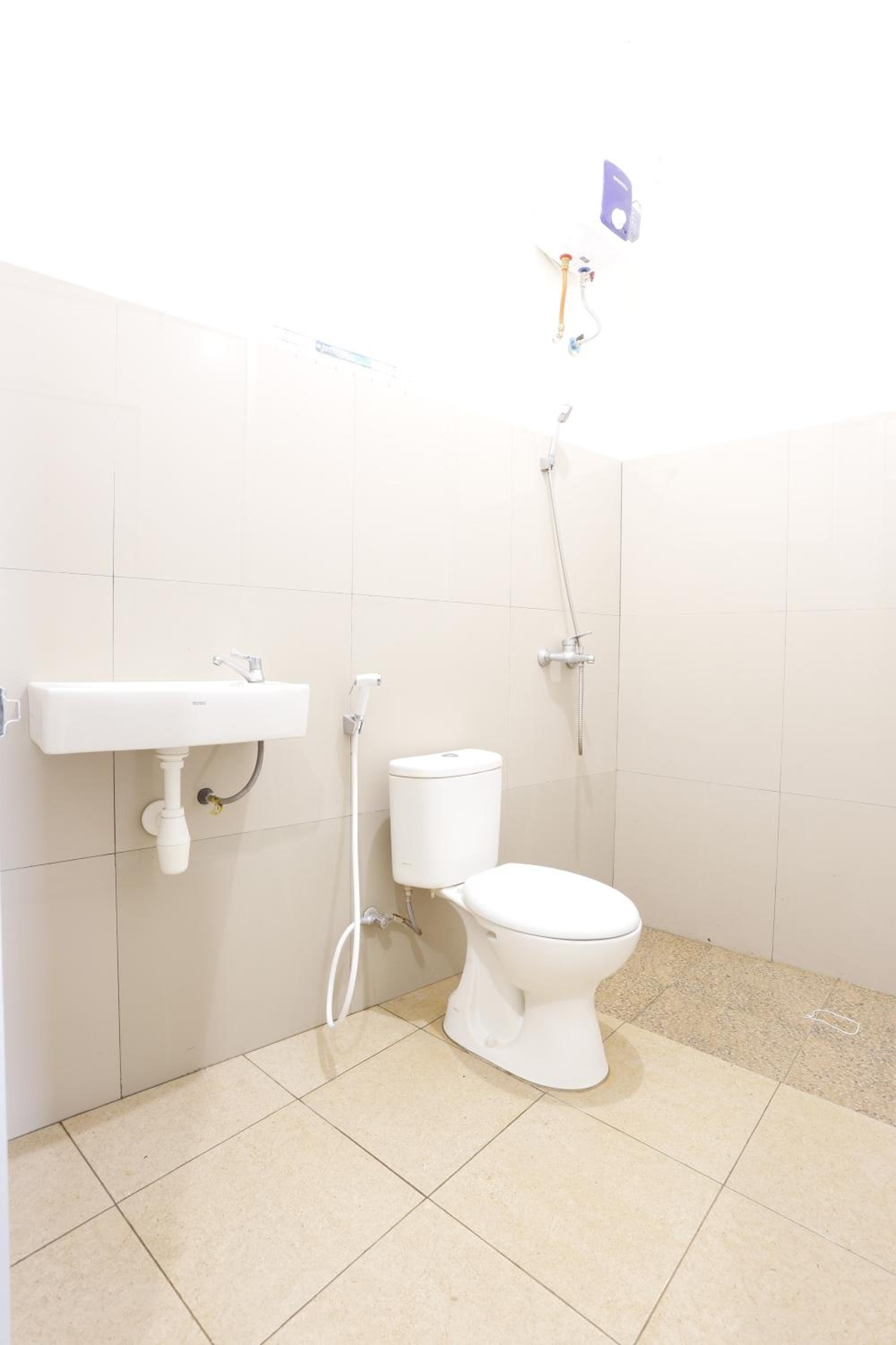 Standard Twin Room - Photo 8