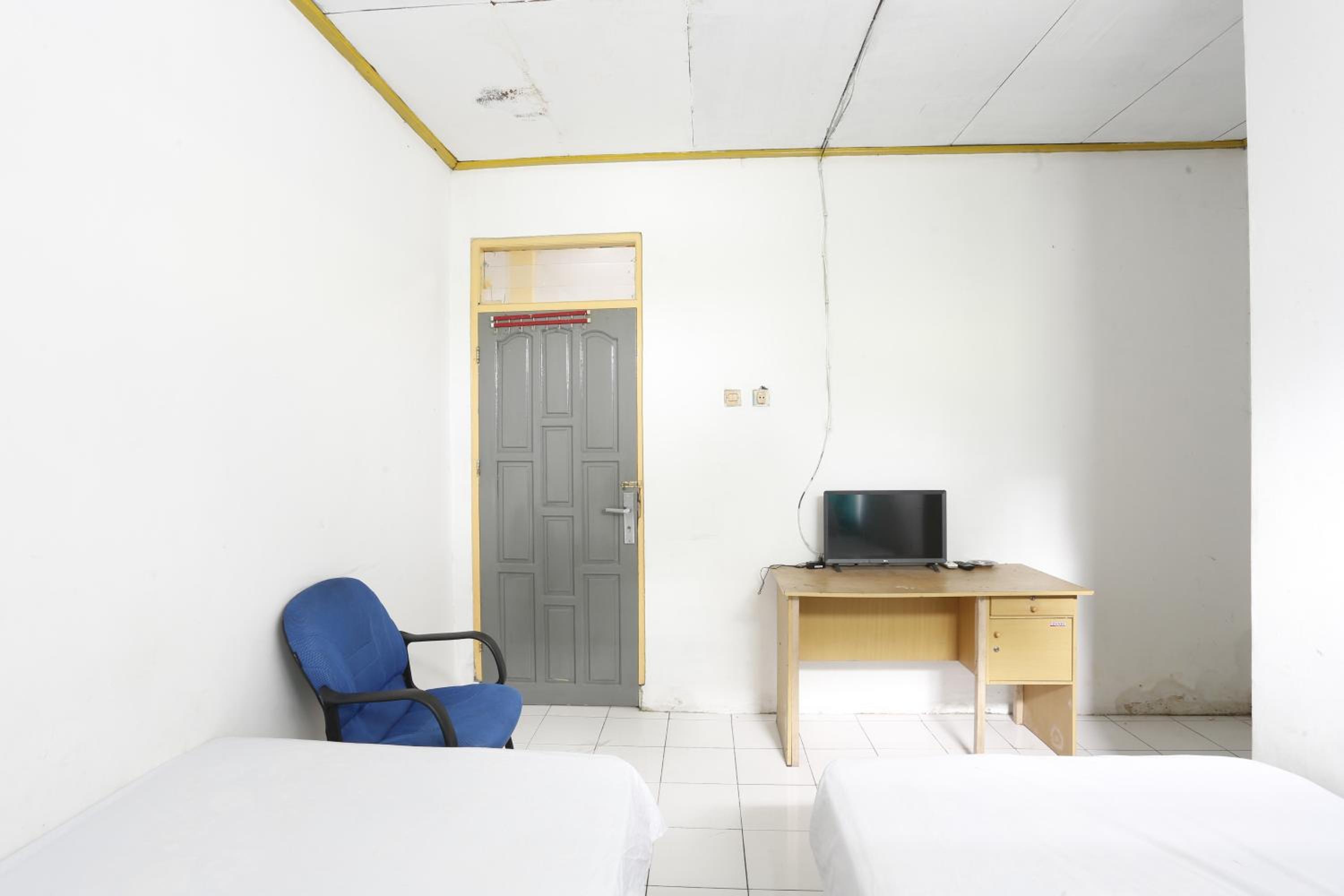 Standard Twin Room - Photo 6