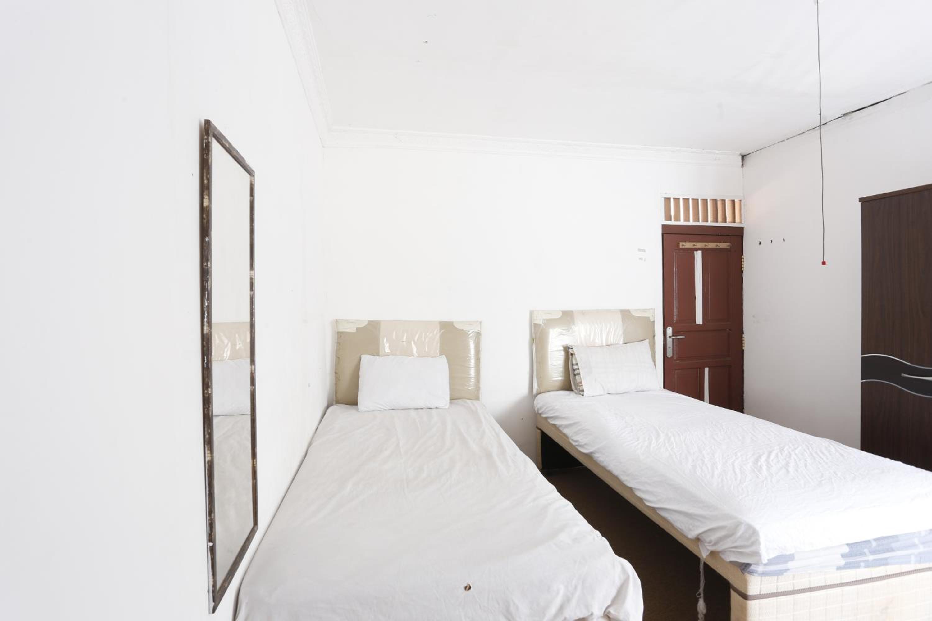 Standard Twin Room - Photo 13
