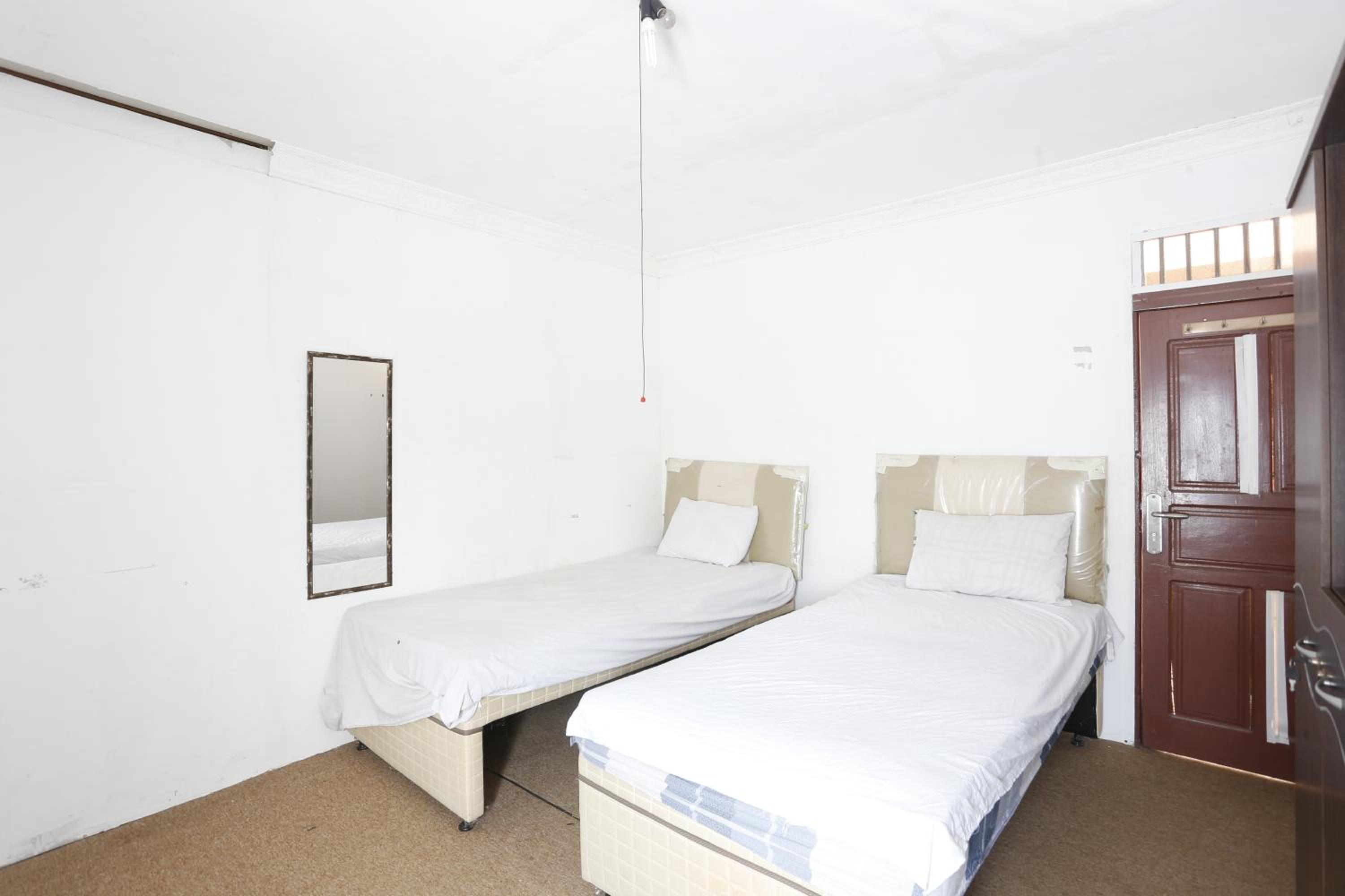 Standard Twin Room - Photo 15