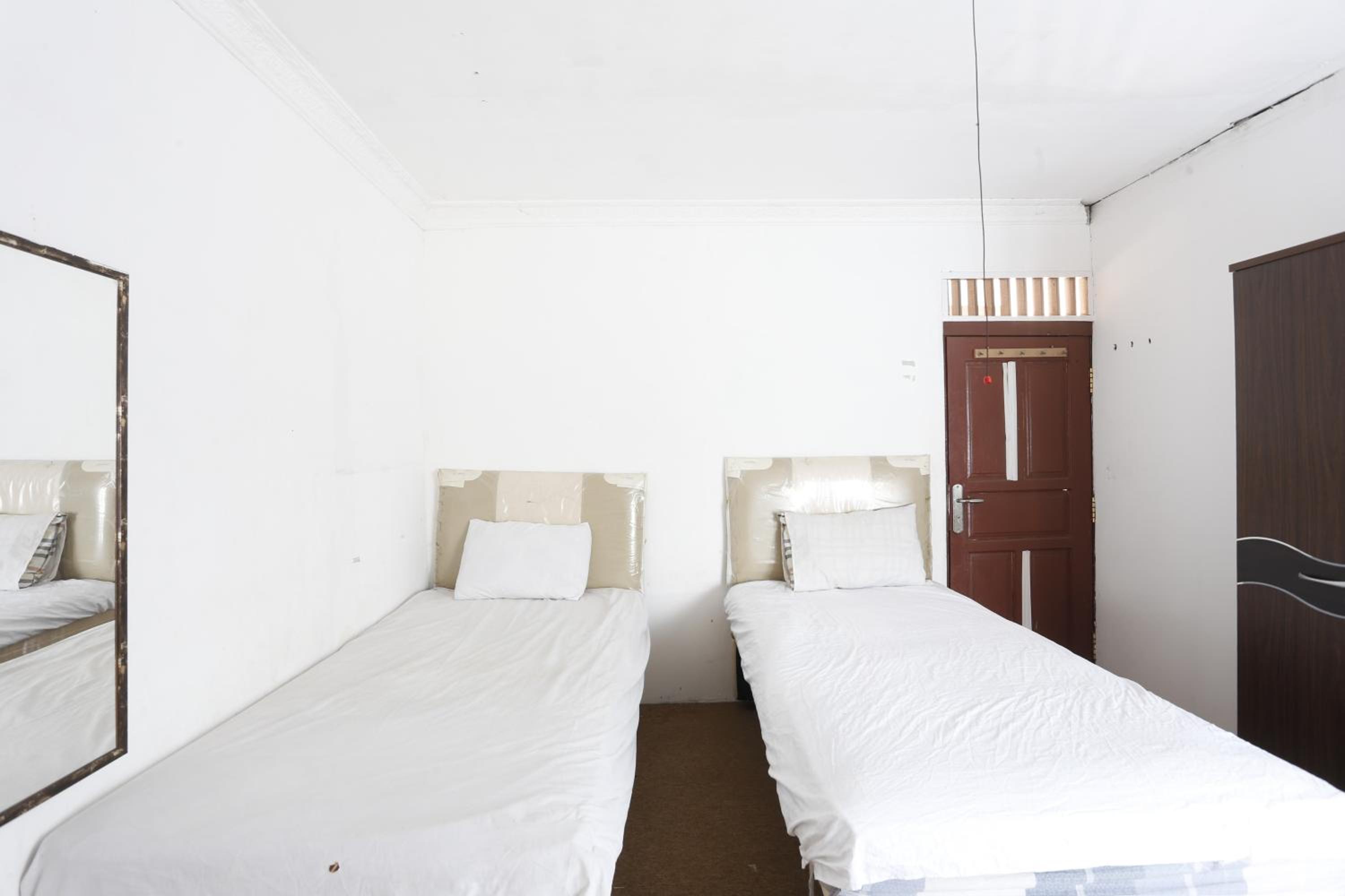 Standard Twin Room - Photo 16