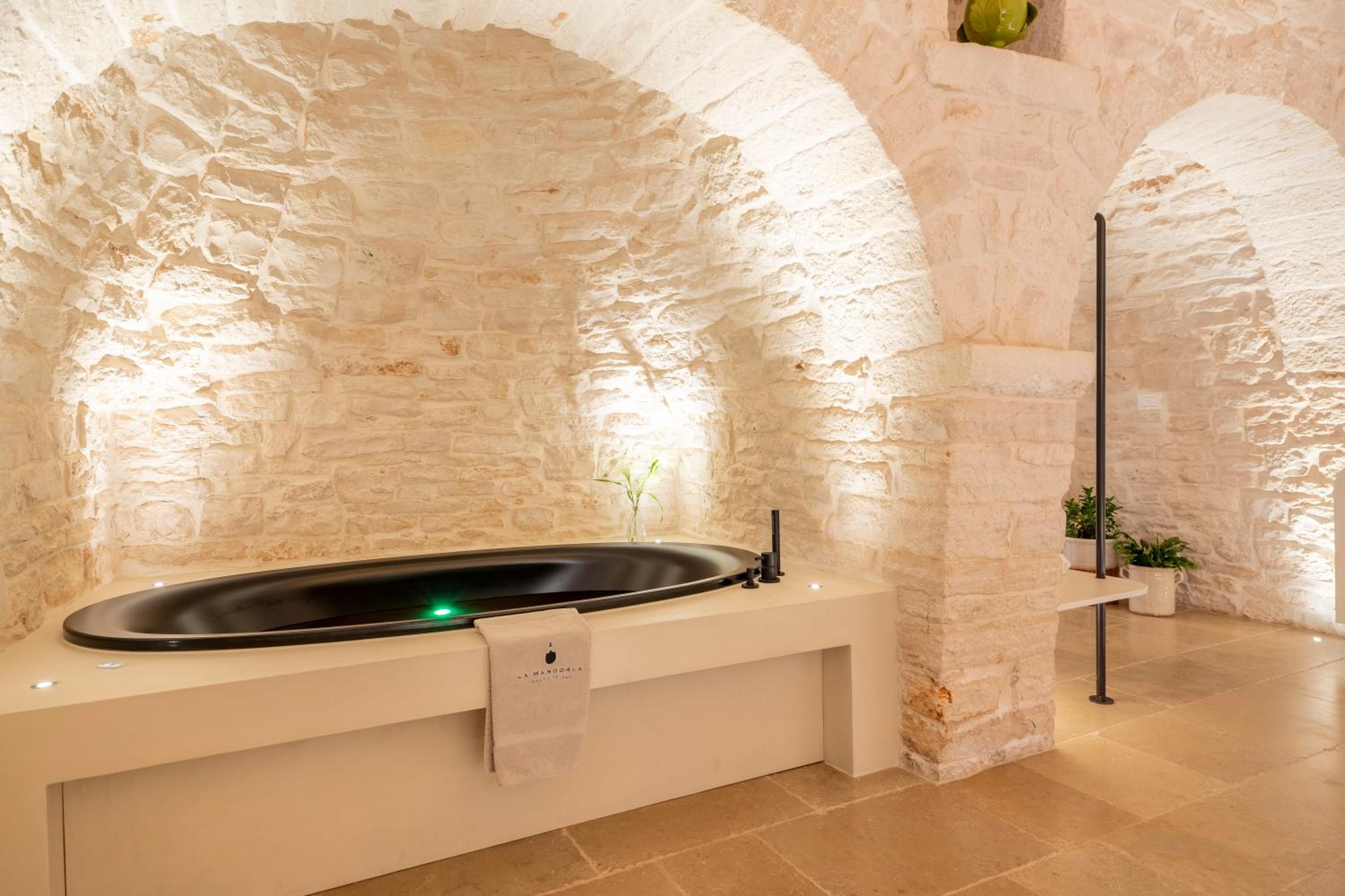 Suite with Hot Tub - Photo 16