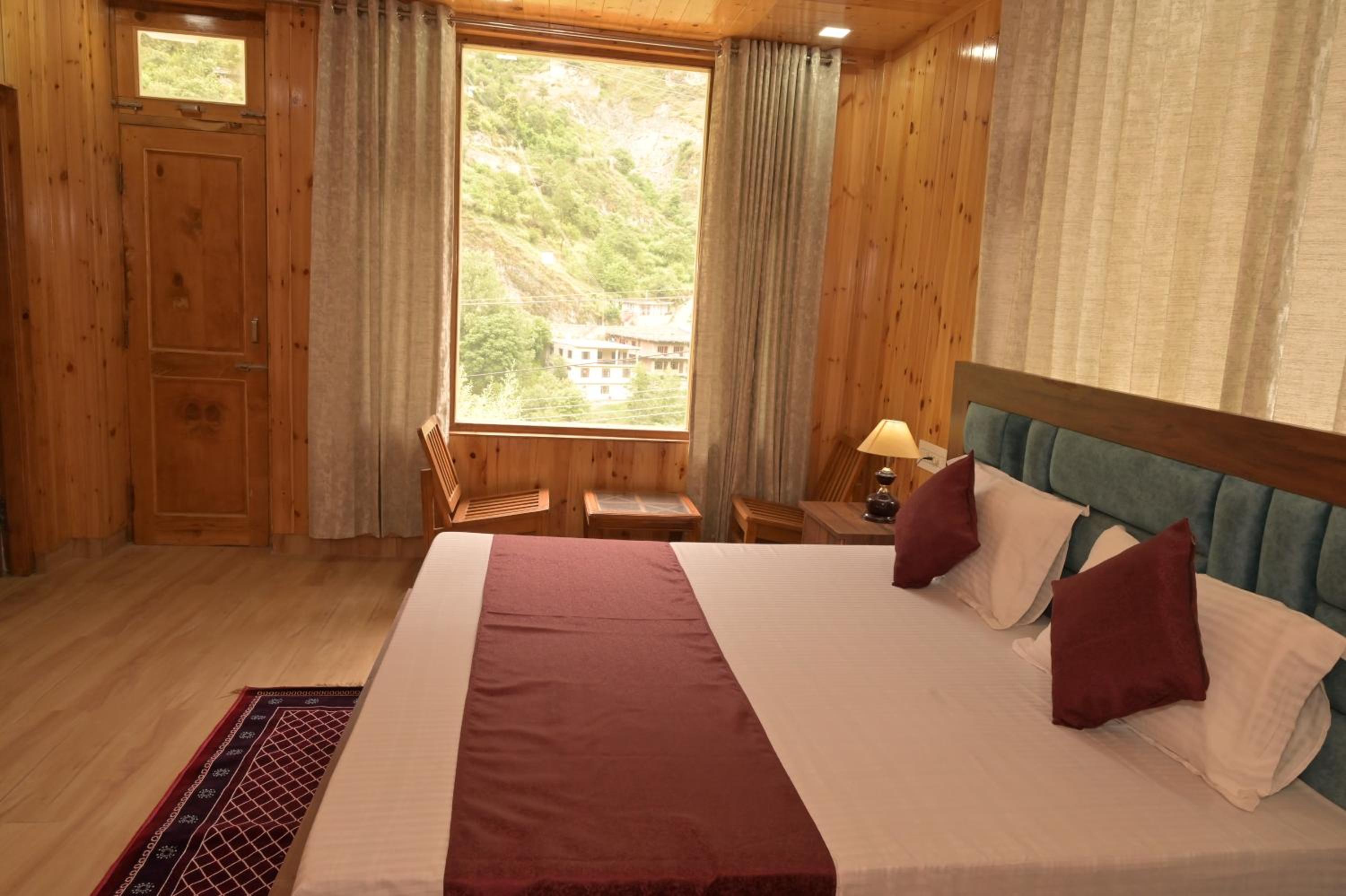 King Room with Mountain View photo 2