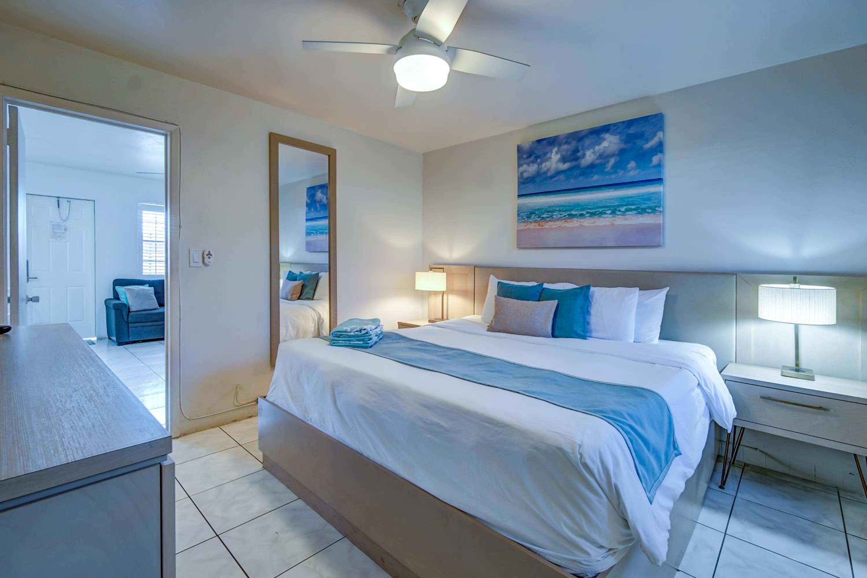 One-Bedroom Apartment (One King Bed)