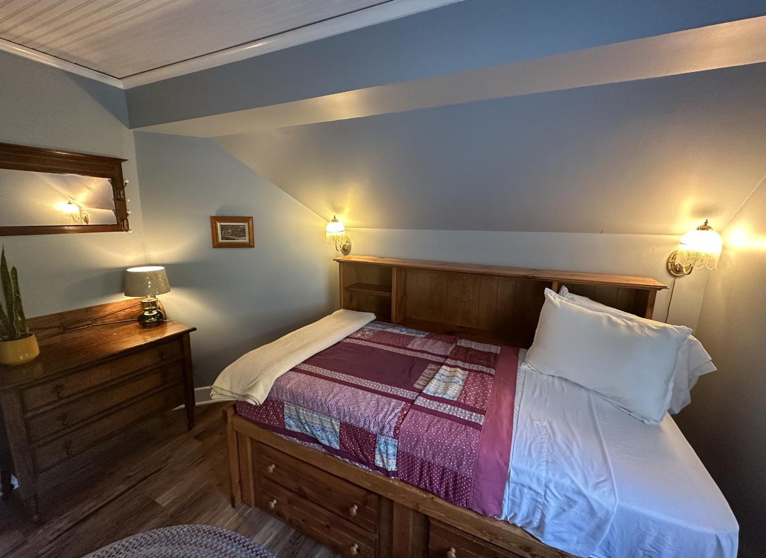 Budget Single Room photo 3