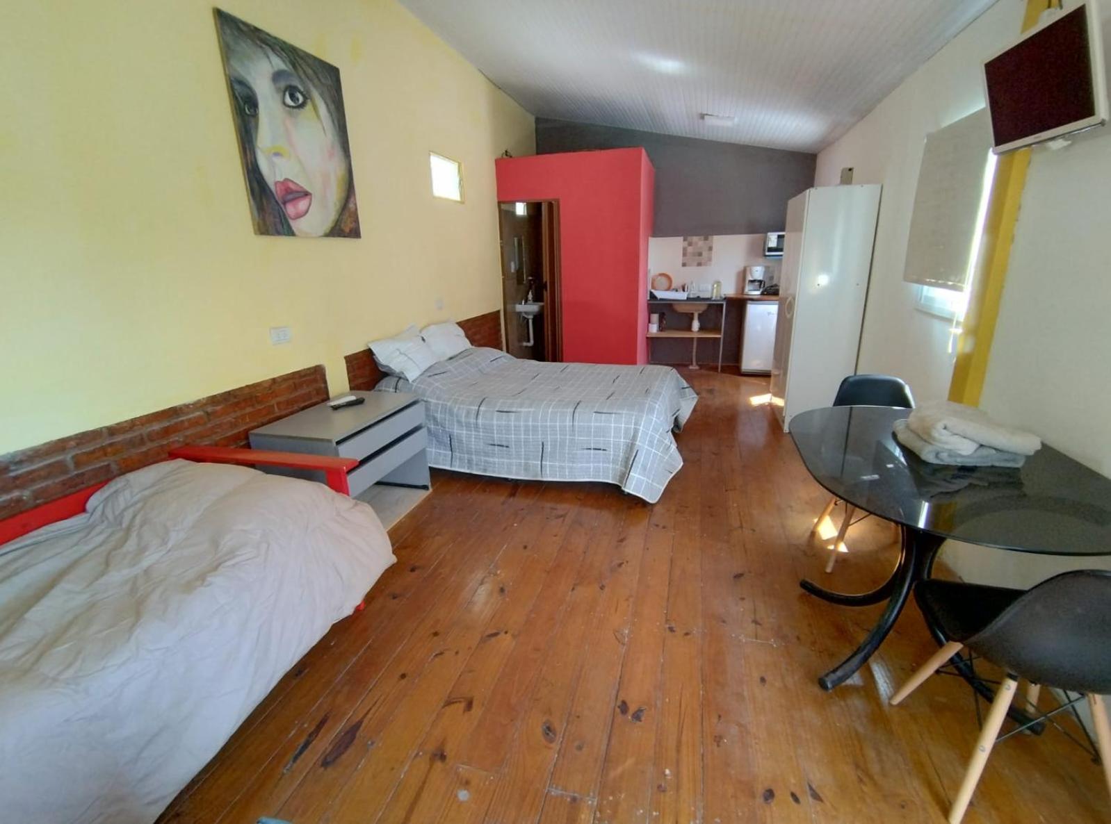 One-Bedroom Apartment photo 1