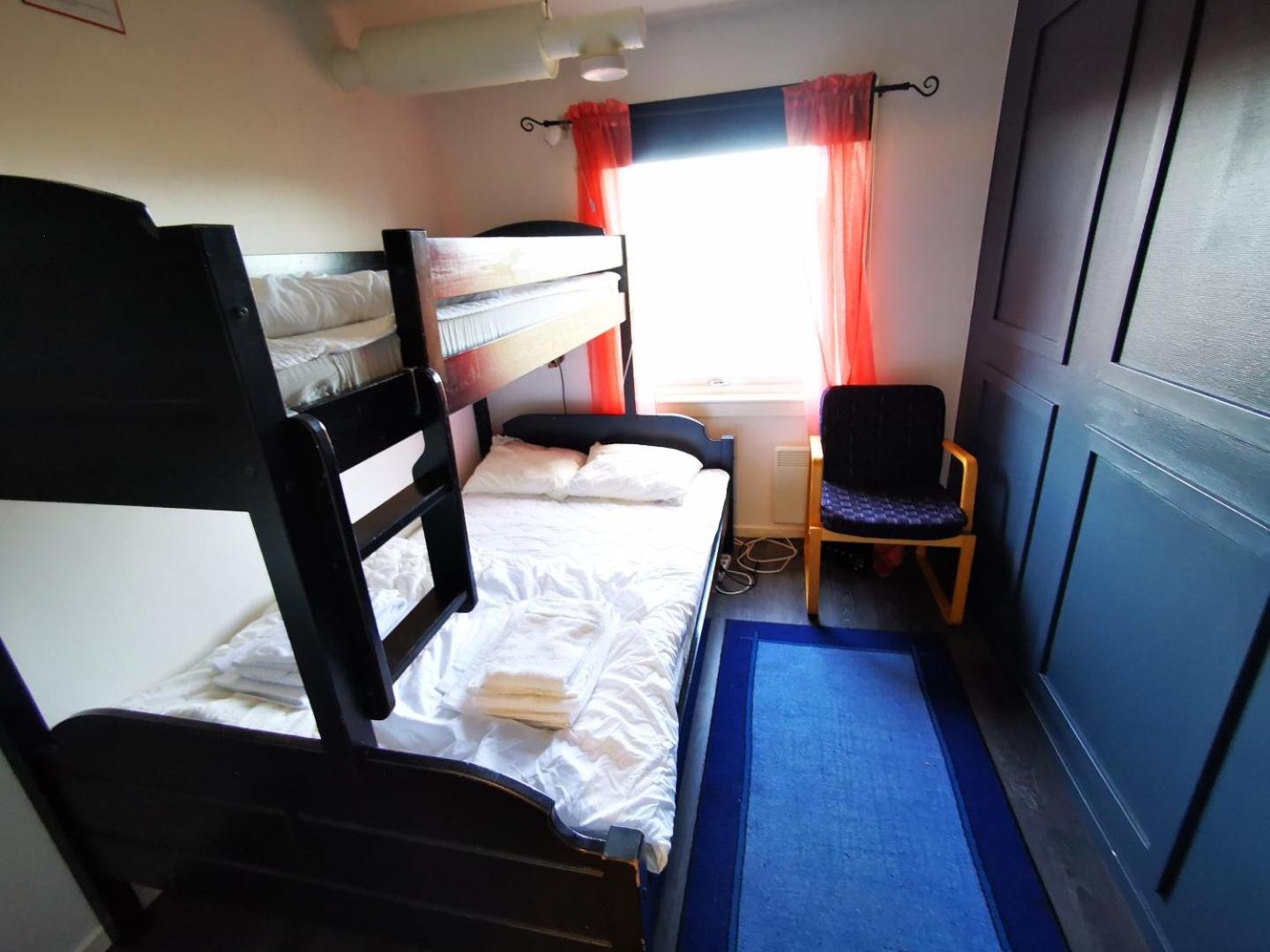 Three bedded room with window (allergy friendly) photo 1