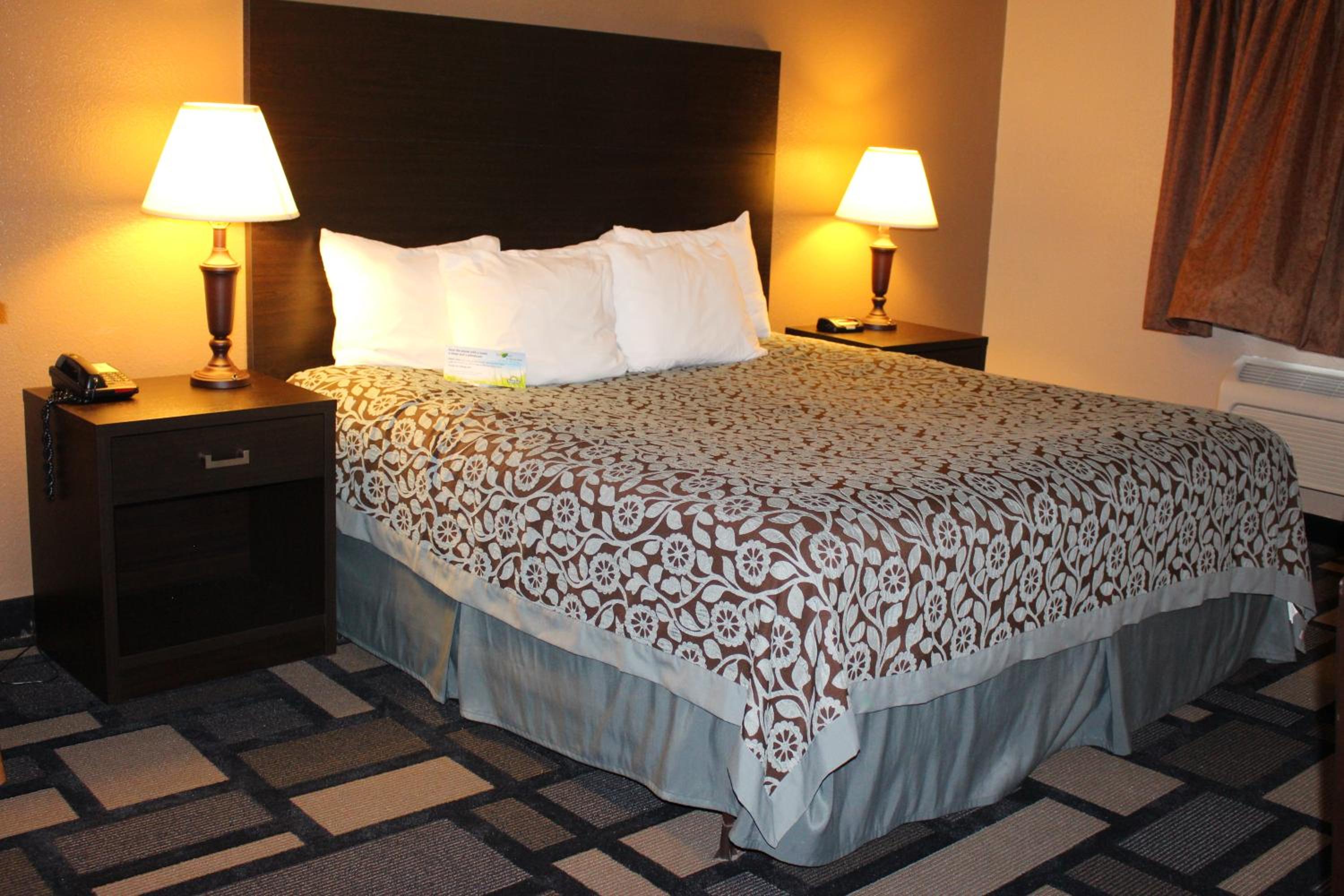 Studio Deluxe Suite with King Bed, Non-Smoking - Photo 1