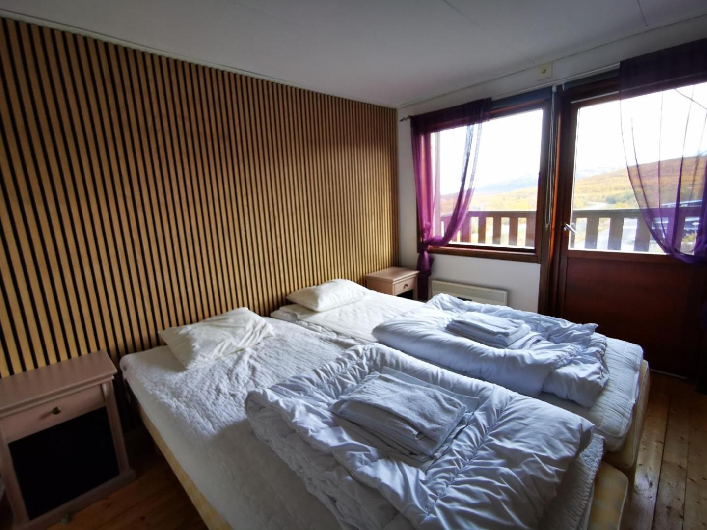 Room with double or 2 single beds in apartment with 3 bedrooms and sauna photo 1