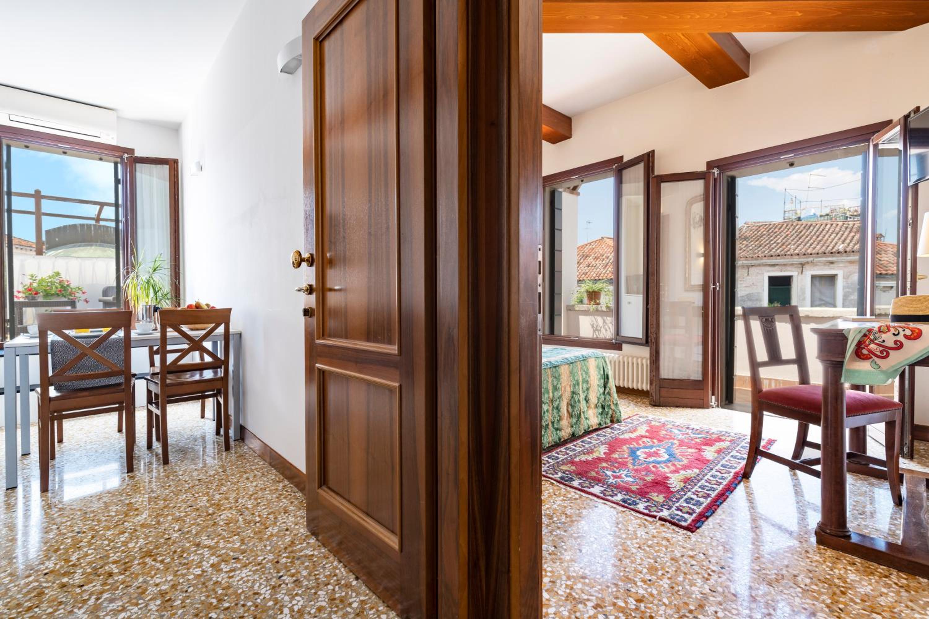 Appartamento con due camere con terrazza
