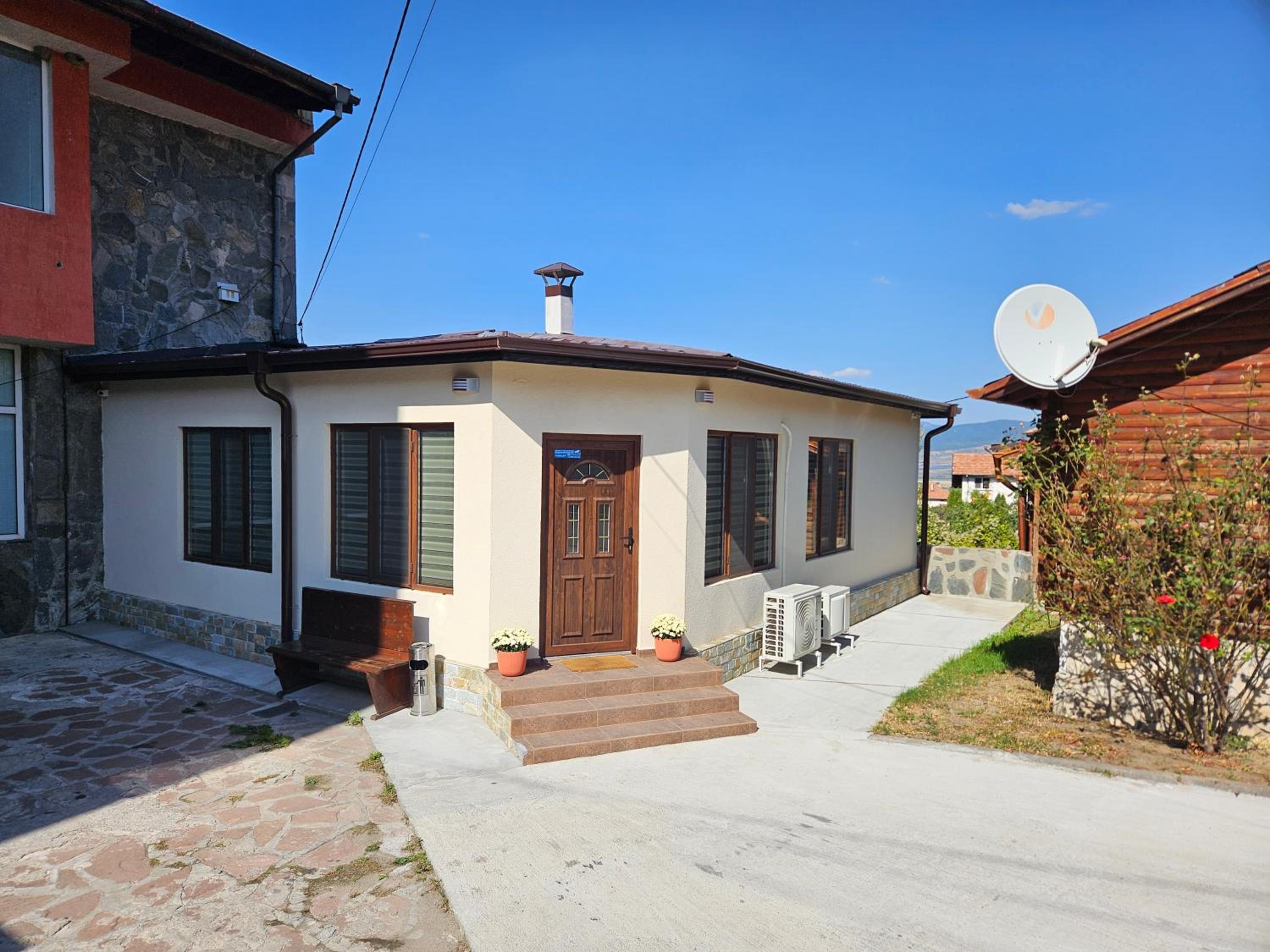 Three-Bedroom Villa - Photo 2