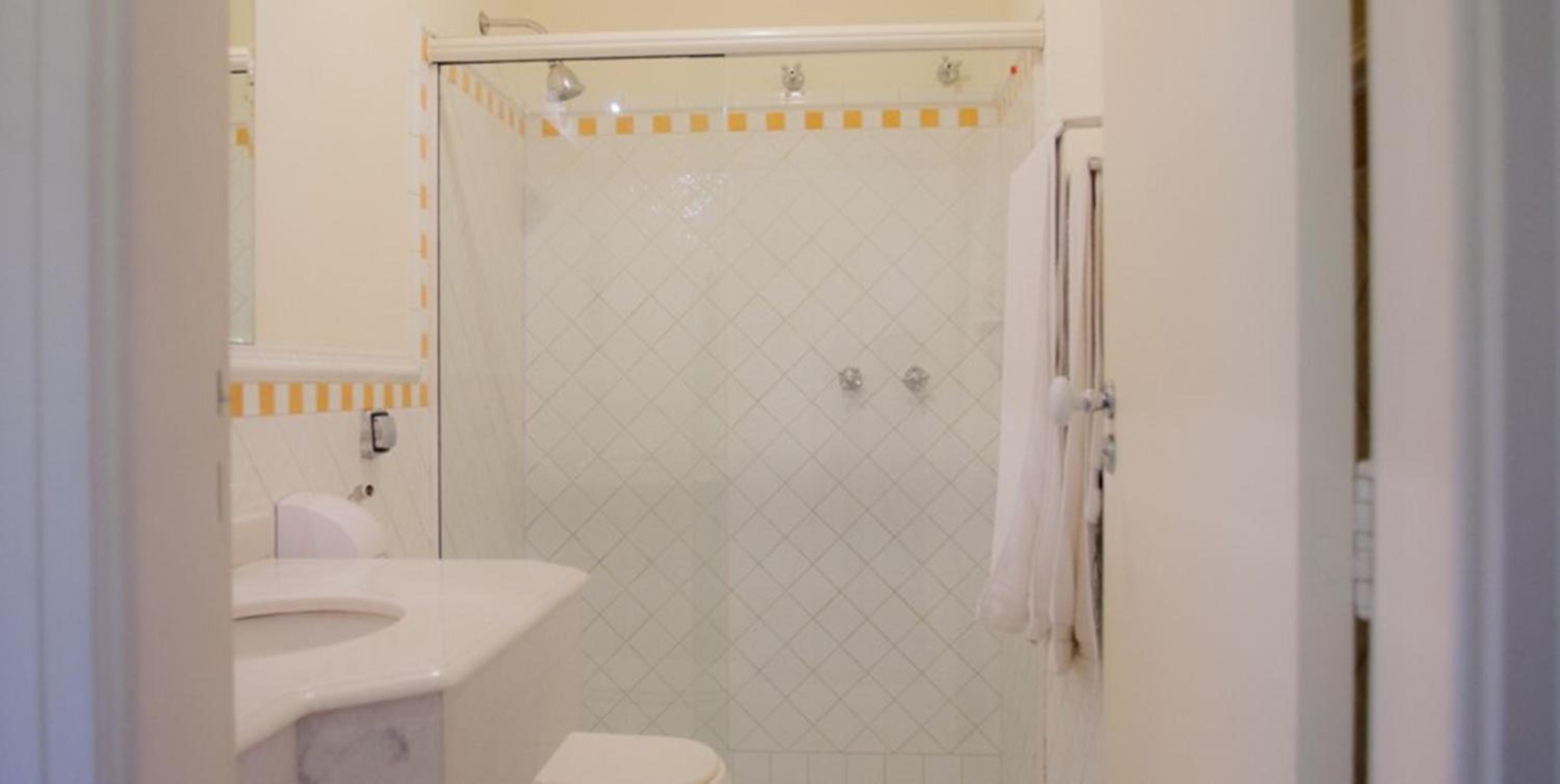 Double Room - Photo 7