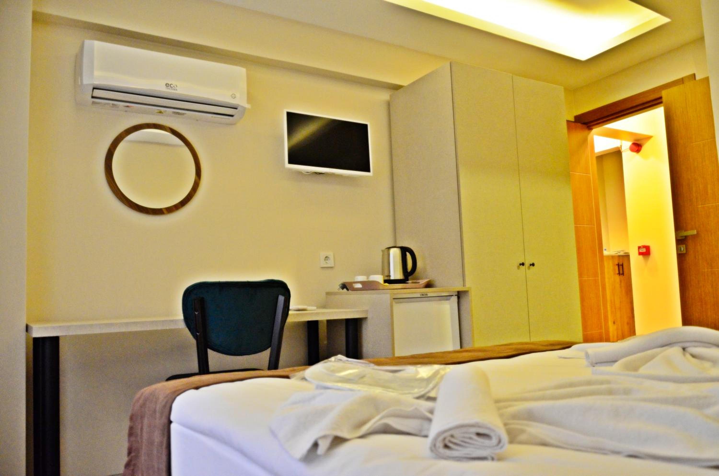 Standard Double or Twin Room photo 3