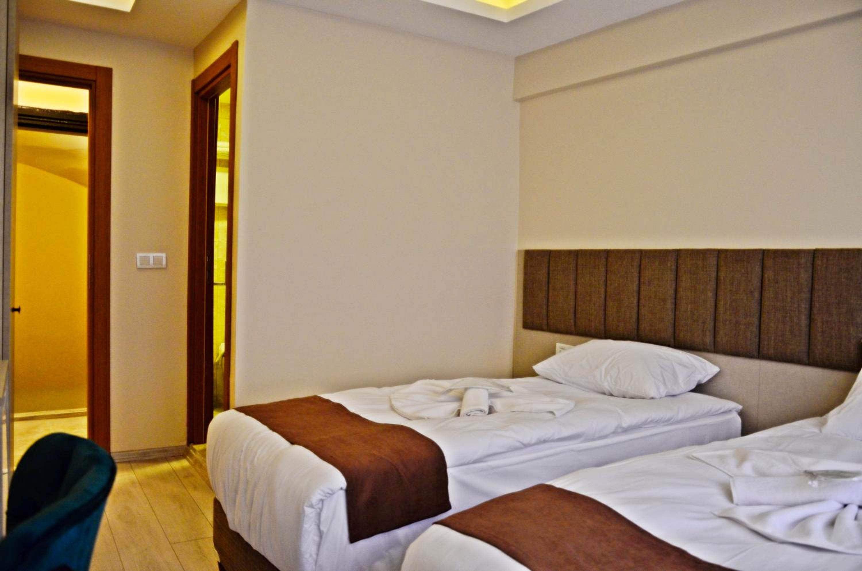 Standard Double or Twin Room photo 2