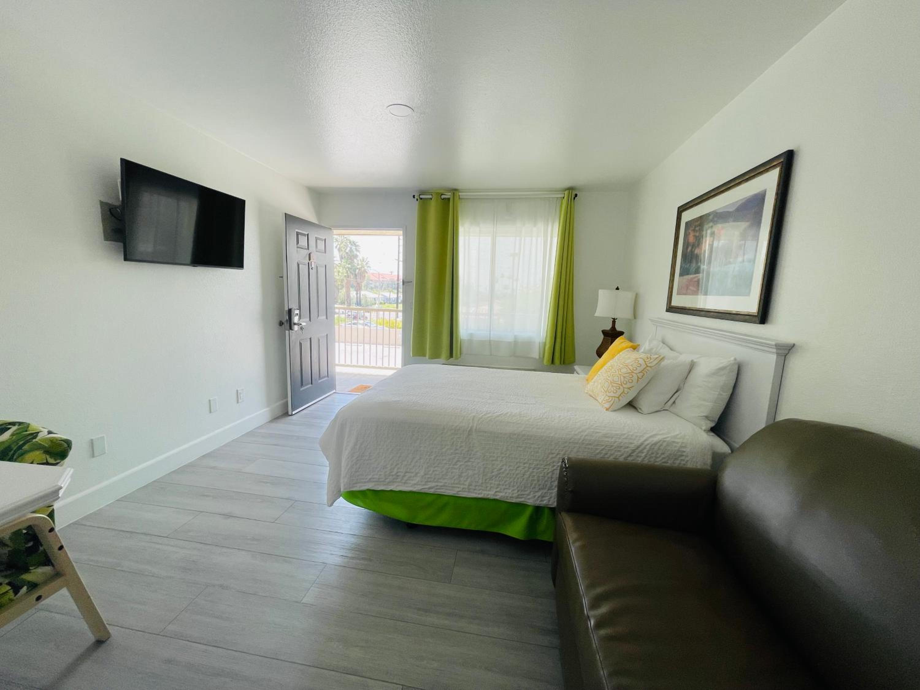 Full Bed Room with Sofa Bed  - Photo 4
