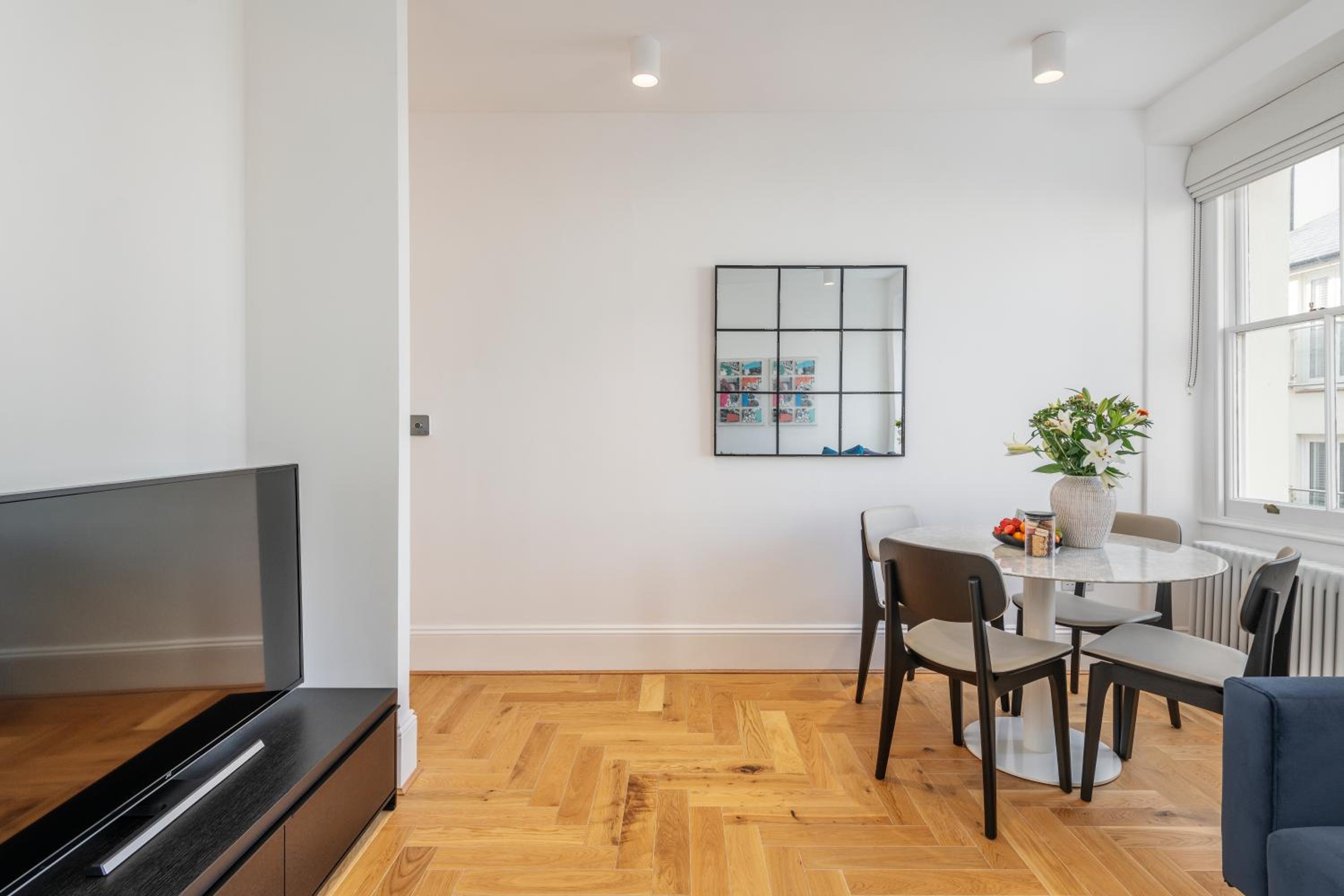One-Bedroom Apartment - Photo 11