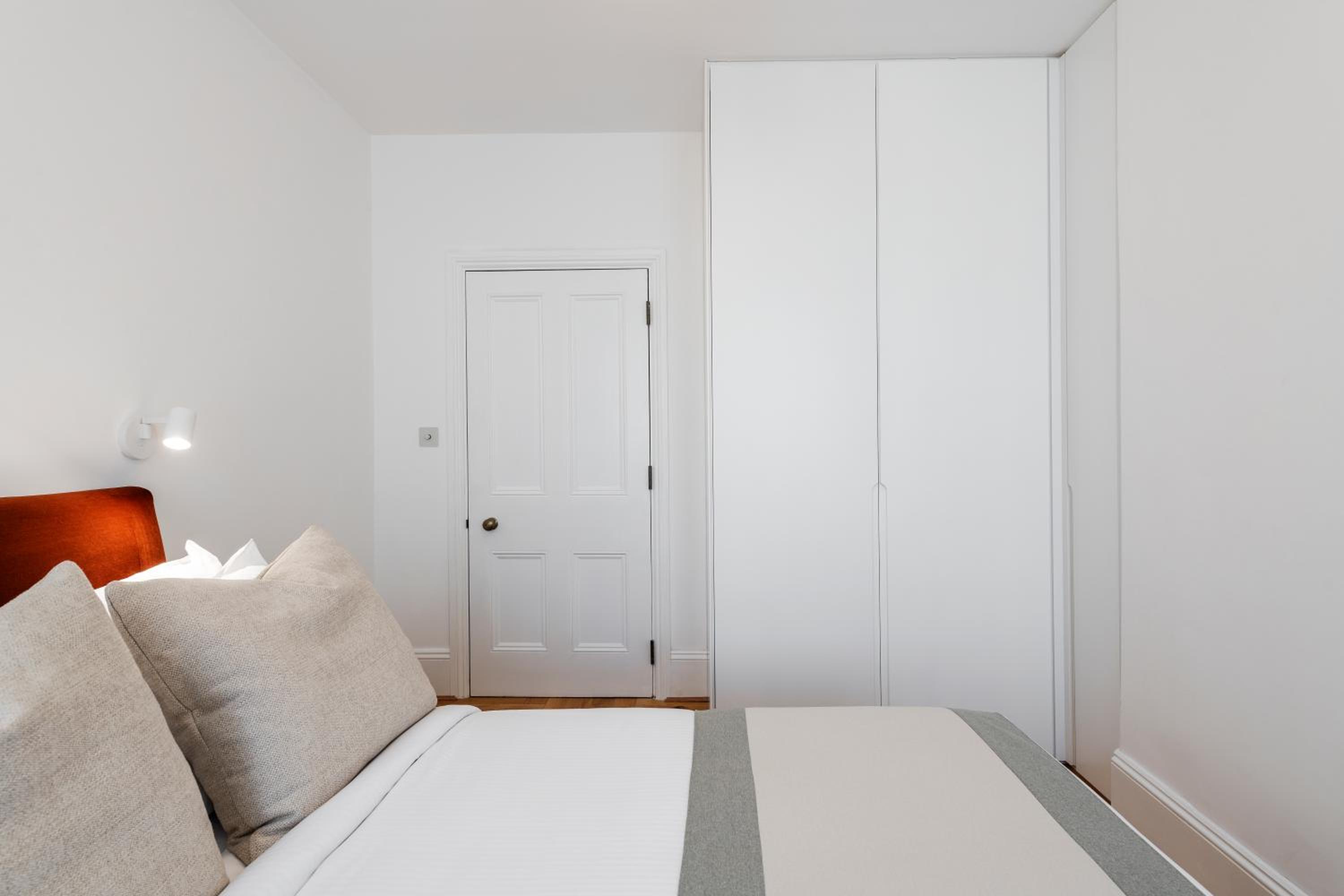 One-Bedroom Apartment - Photo 12