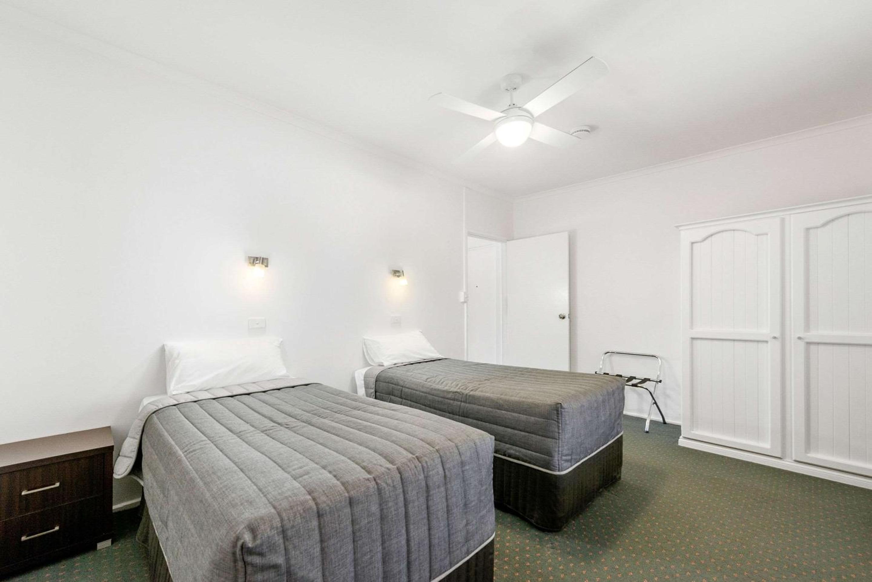 Superior One-Bedroom Unit - Photo 9