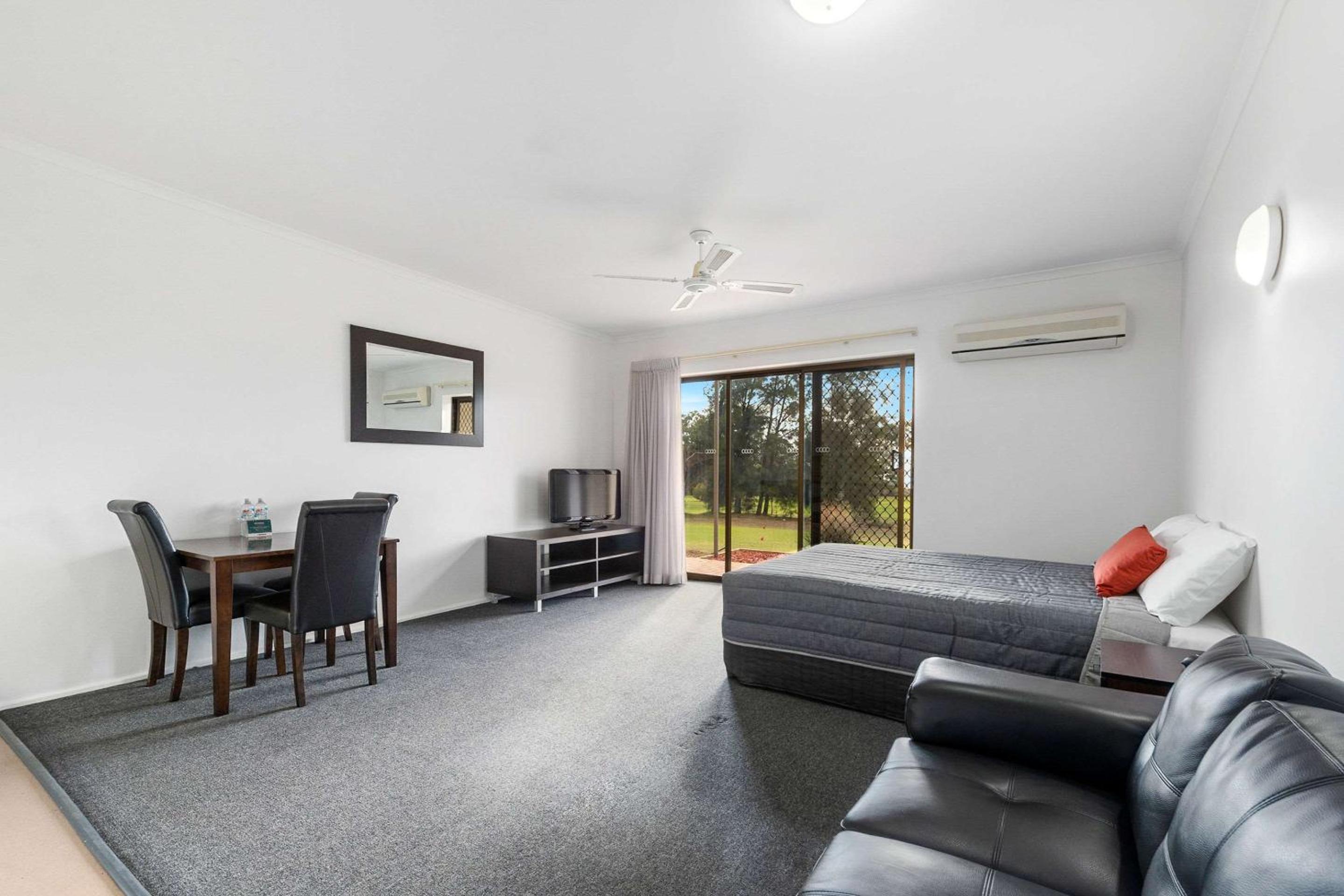 Superior One-Bedroom Unit - Photo 8