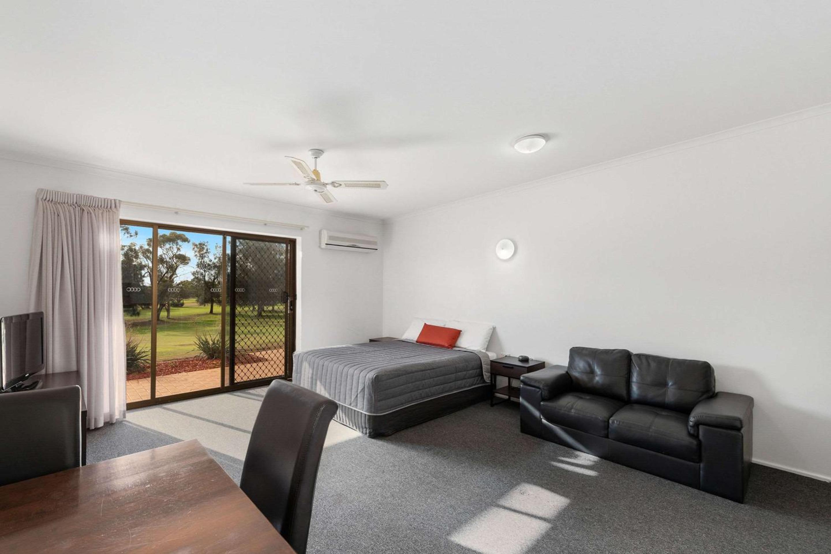 Superior One-Bedroom Unit - Photo 6
